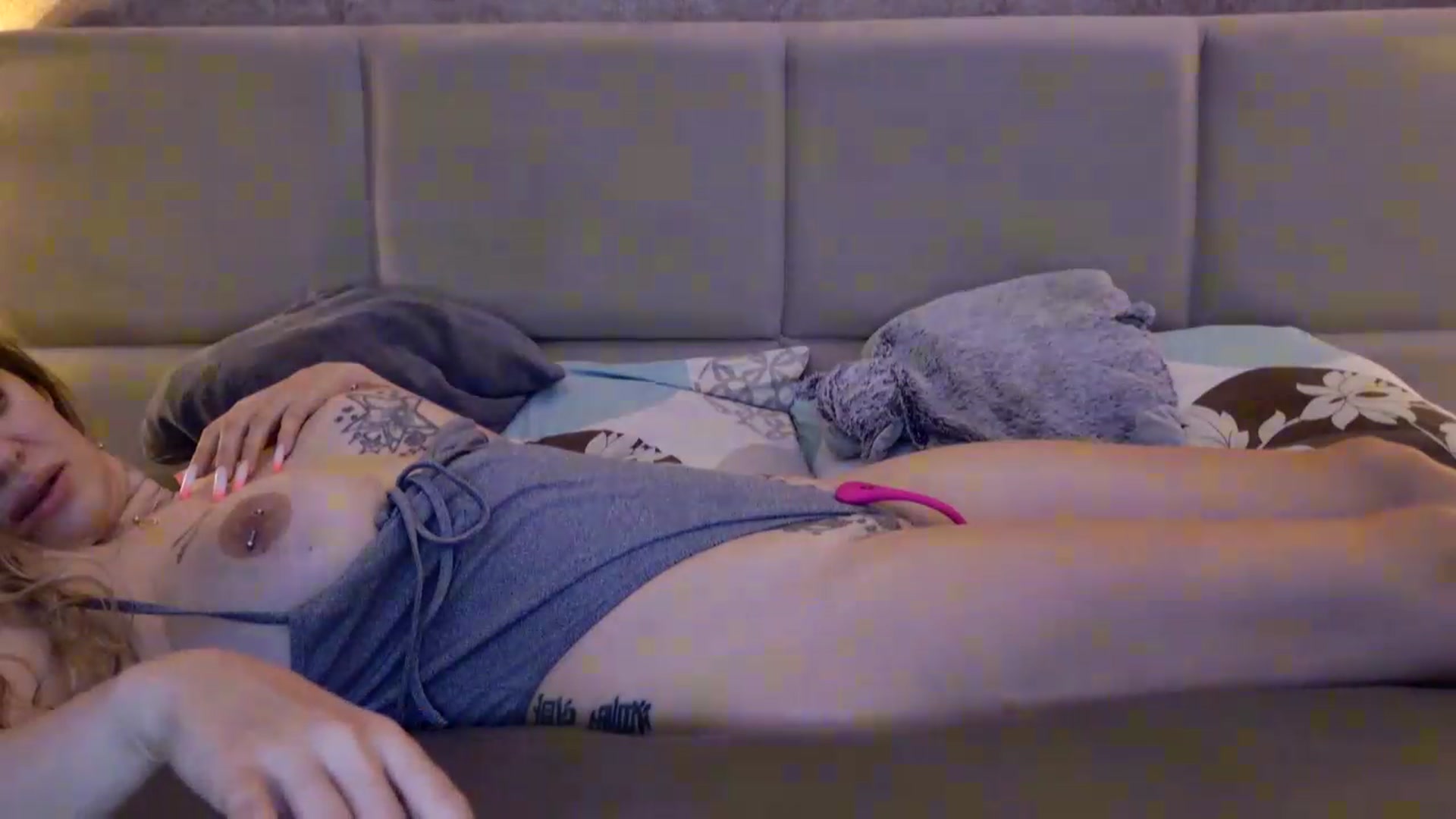 Gallery image thumbnail from MissDivinna's myfreecams stream on, 08/25/2026, 01:25 image 2 of 20