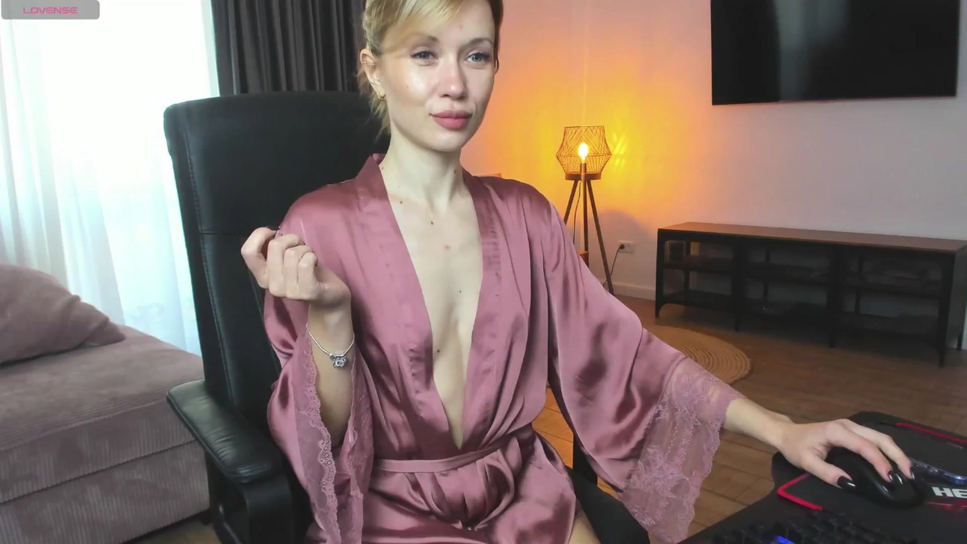 Gallery image thumbnail from MissEmmaWow's myfreecams stream on, 03/20/2025, 09:31 image 7 of 20