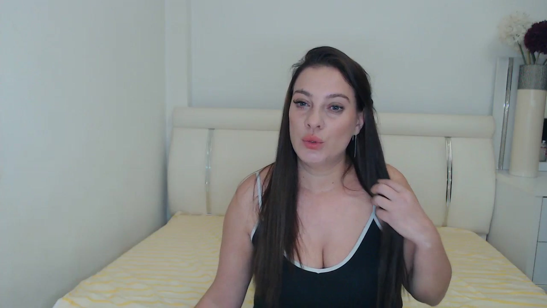 Gallery image thumbnail from MissEva0's myfreecams stream on, 11/27/2023, 19:47 image 2 of 20