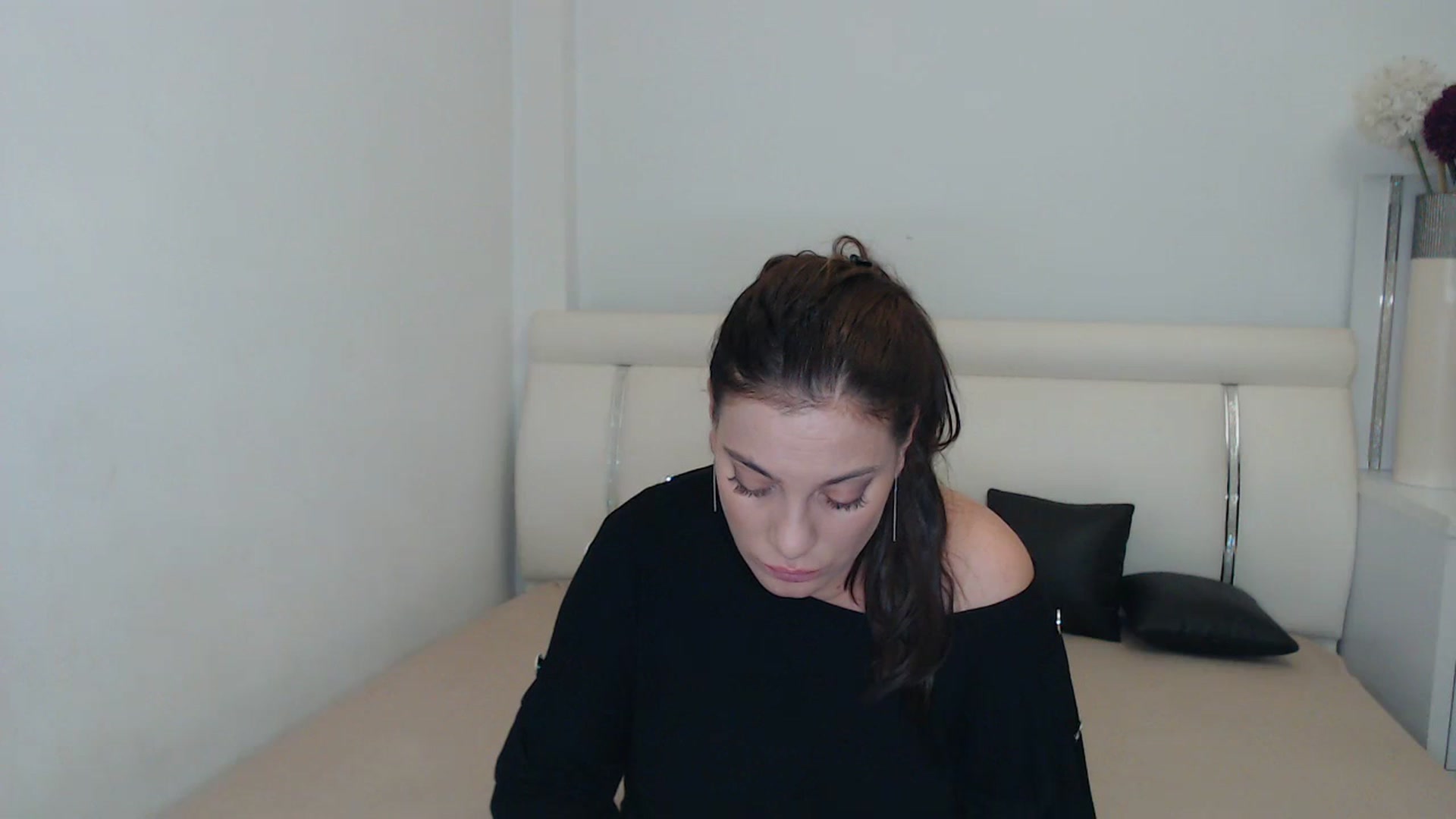 Gallery image thumbnail from MissEva0's myfreecams stream on, 11/29/2023, 20:25 image 16 of 20