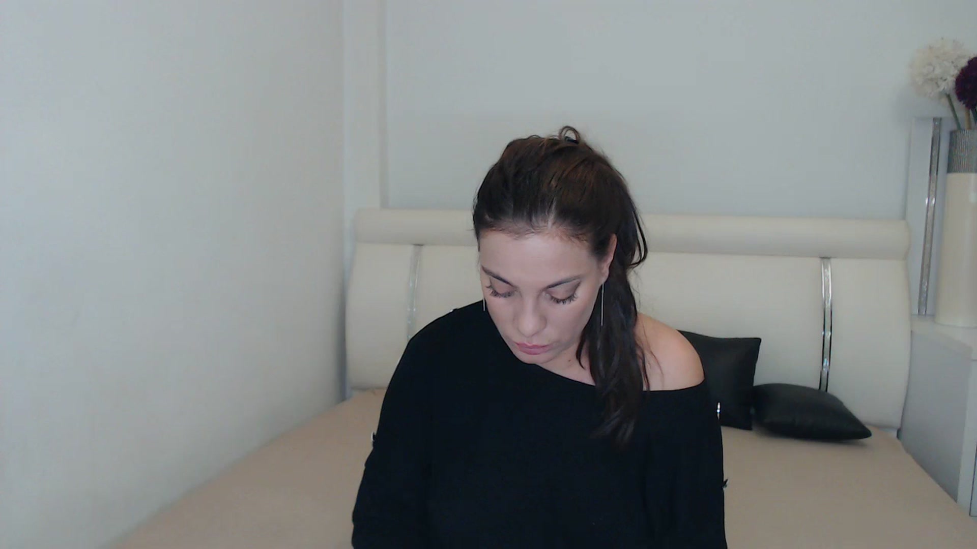 Gallery image thumbnail from MissEva0's myfreecams stream on, 11/29/2023, 20:25 image 18 of 20
