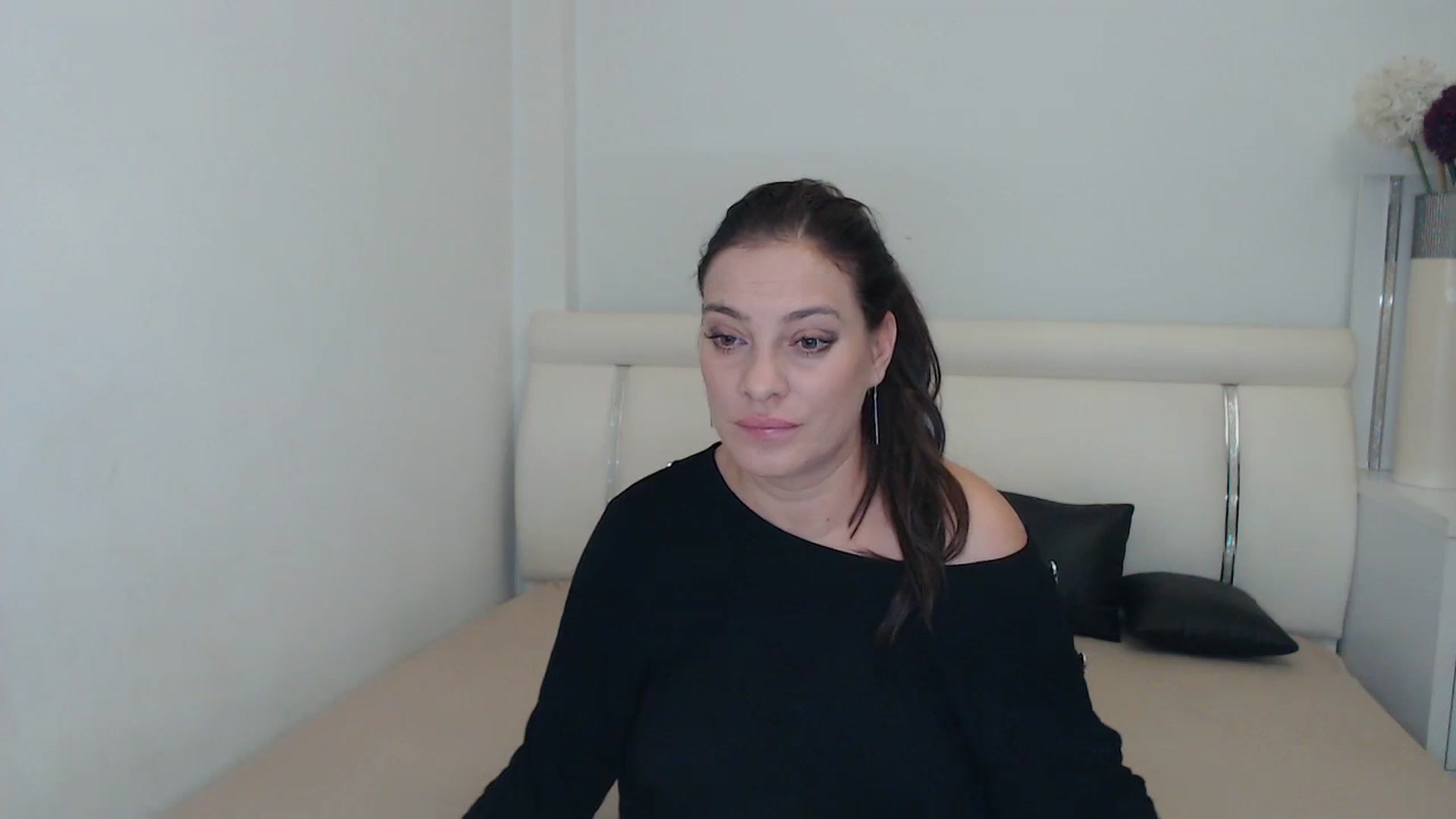 Gallery image thumbnail from MissEva0's myfreecams stream on, 11/29/2023, 20:25 image 20 of 20