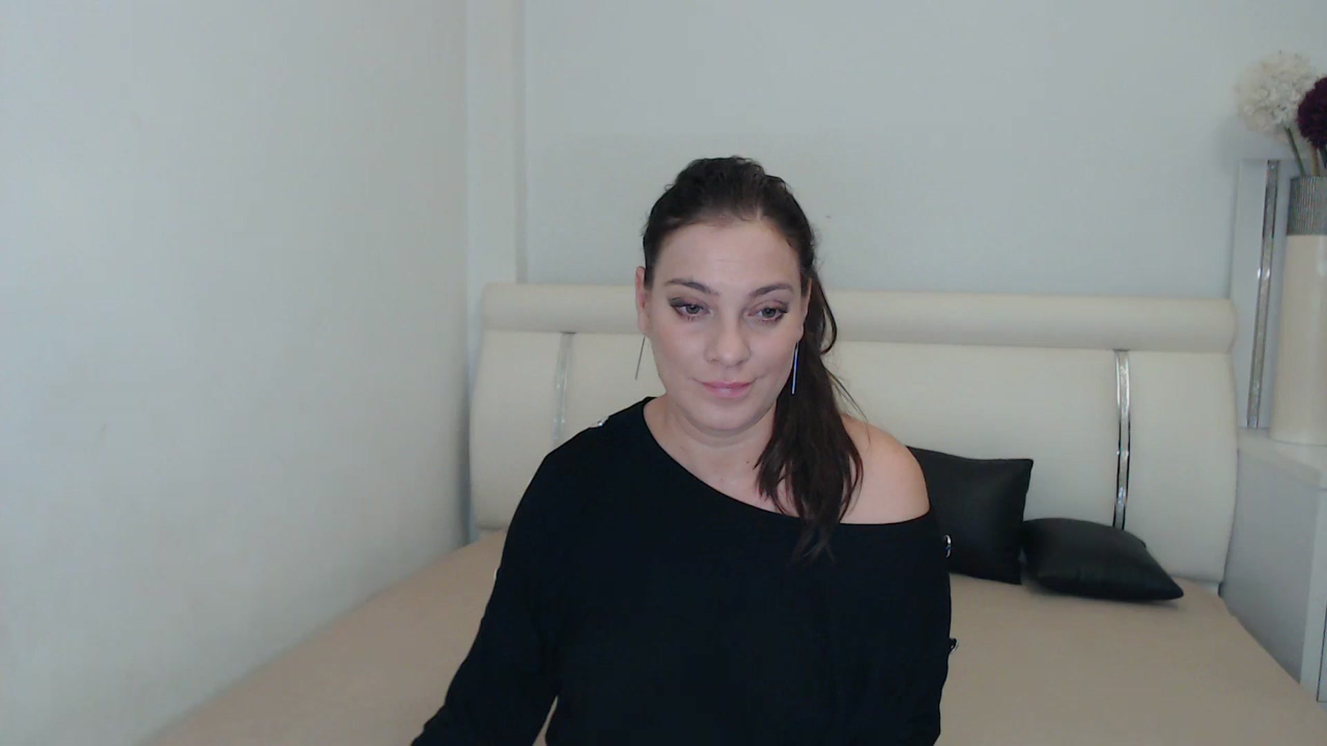 Gallery image thumbnail from MissEva0's myfreecams stream on, 11/29/2023, 20:25 image 1 of 20