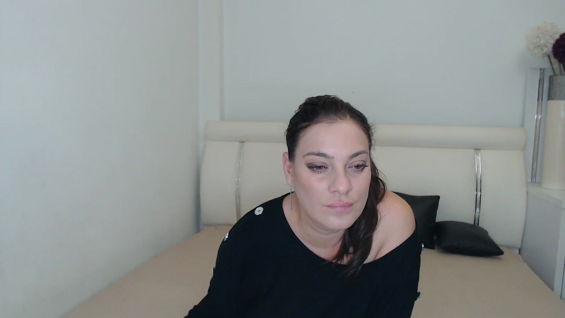 Gallery image thumbnail from MissEva0's myfreecams stream on, 11/29/2023, 20:25 image 3 of 20