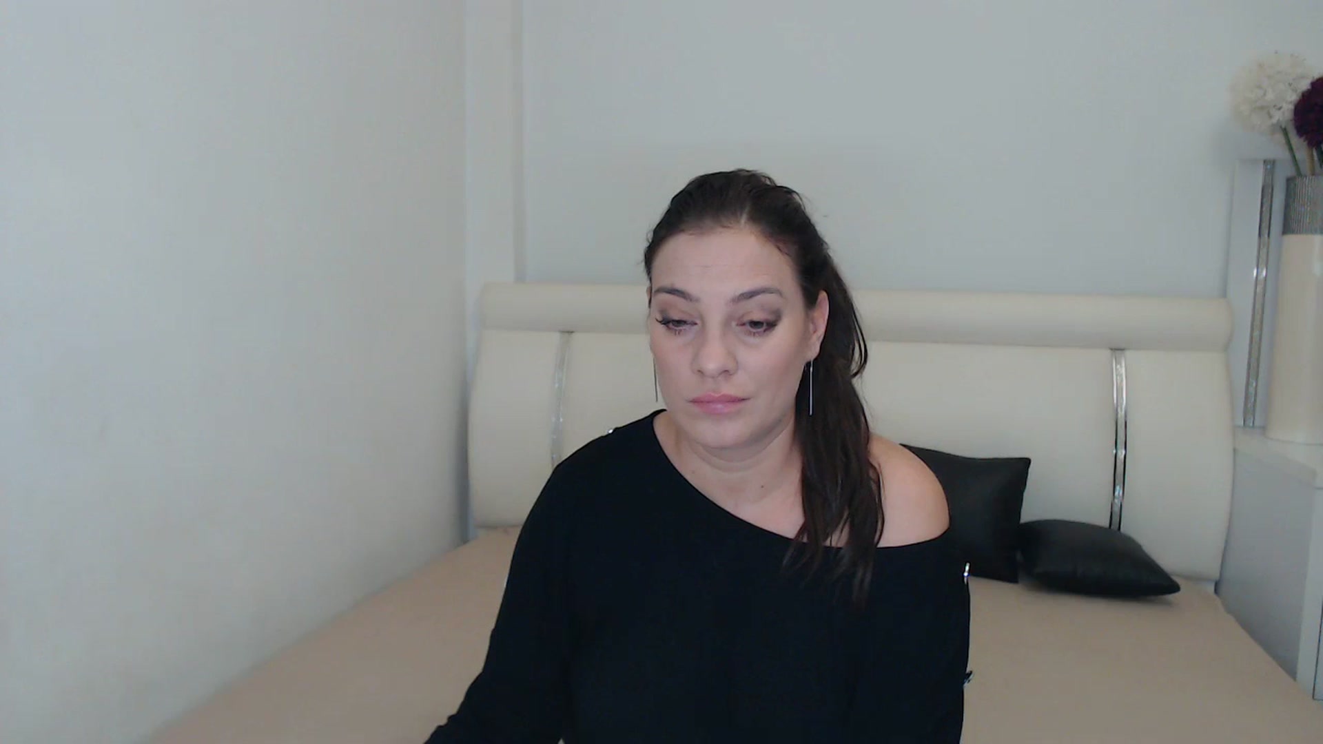 Gallery image thumbnail from MissEva0's myfreecams stream on, 11/29/2023, 20:25 image 10 of 20
