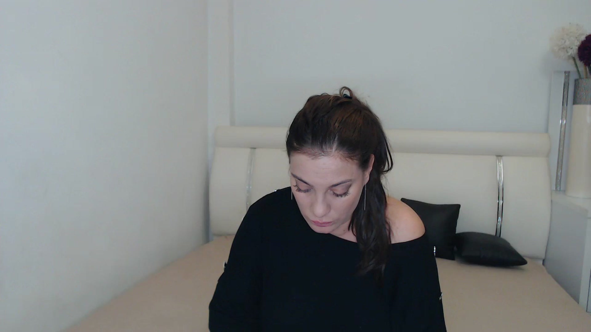 Gallery image thumbnail from MissEva0's myfreecams stream on, 11/29/2023, 20:25 image 14 of 20