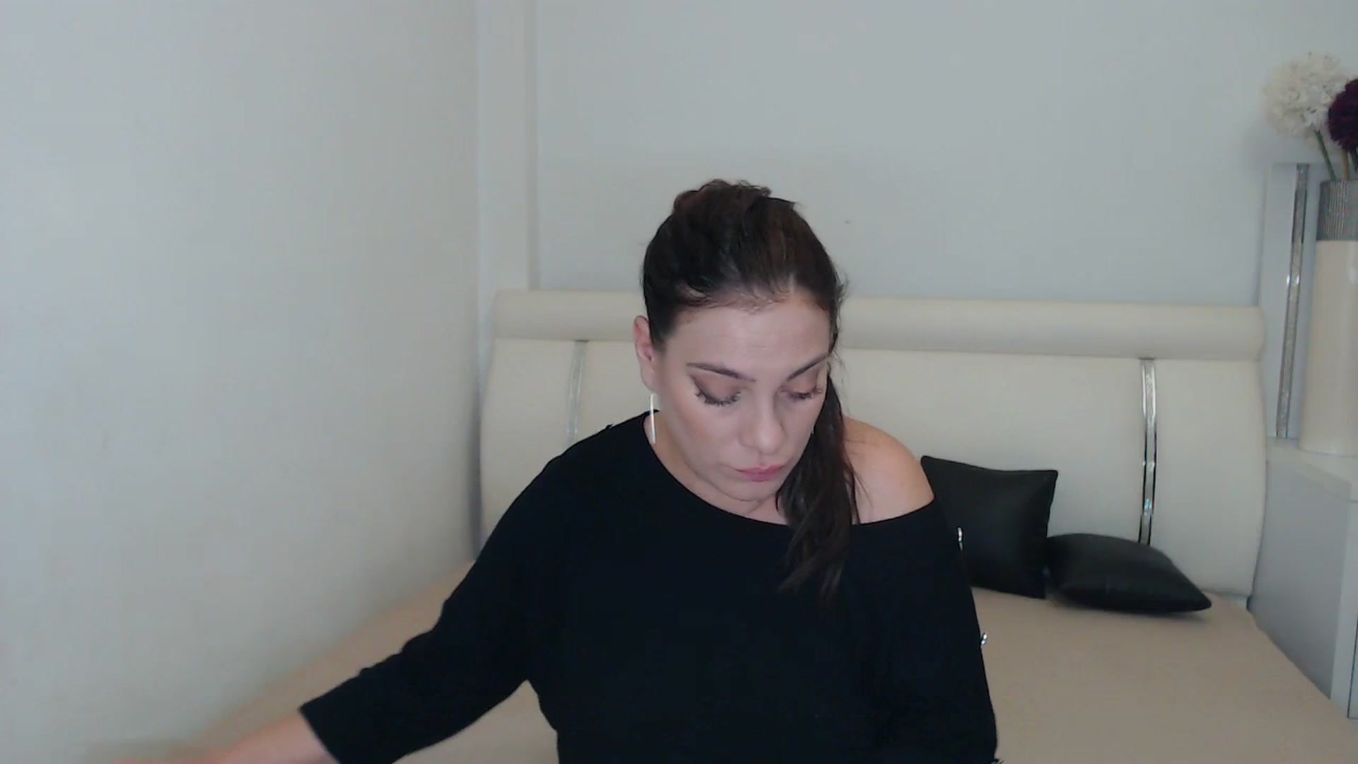 Gallery image thumbnail from MissEva0's myfreecams stream on, 11/29/2023, 20:25 image 17 of 20