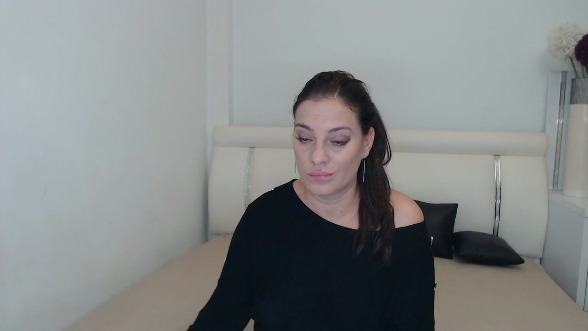 Gallery image thumbnail from MissEva0's myfreecams stream on, 11/29/2023, 20:25 image 8 of 20