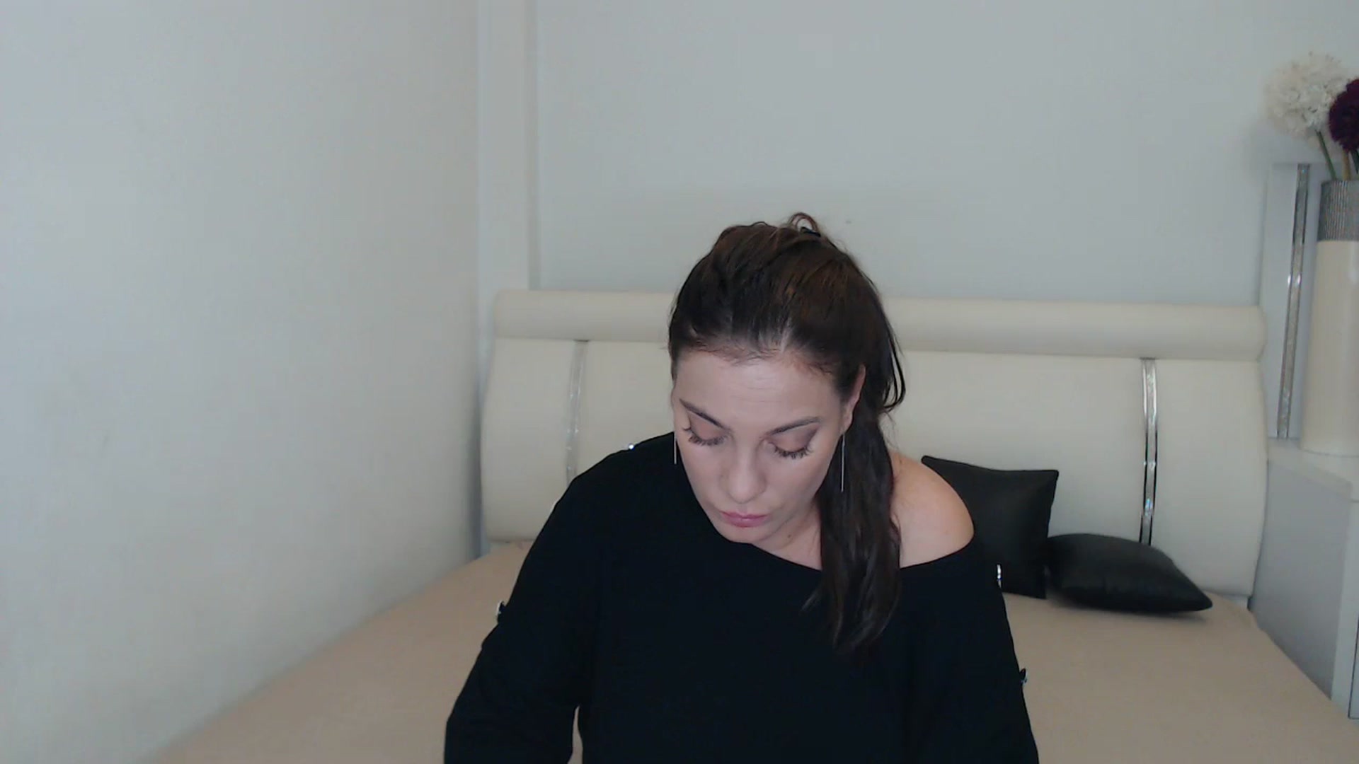 Gallery image thumbnail from MissEva0's myfreecams stream on, 11/29/2023, 20:25 image 12 of 20