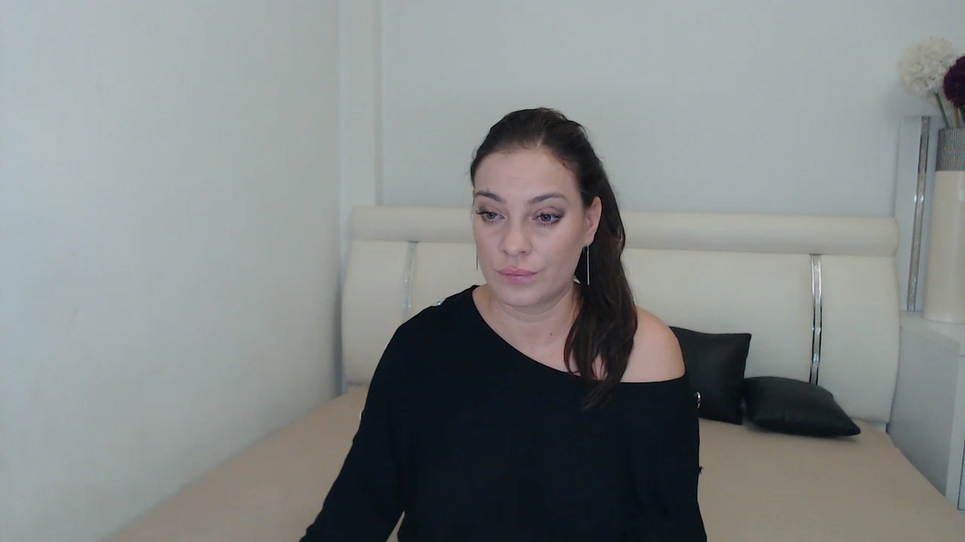 Gallery image thumbnail from MissEva0's myfreecams stream on, 11/29/2023, 20:25 image 2 of 20