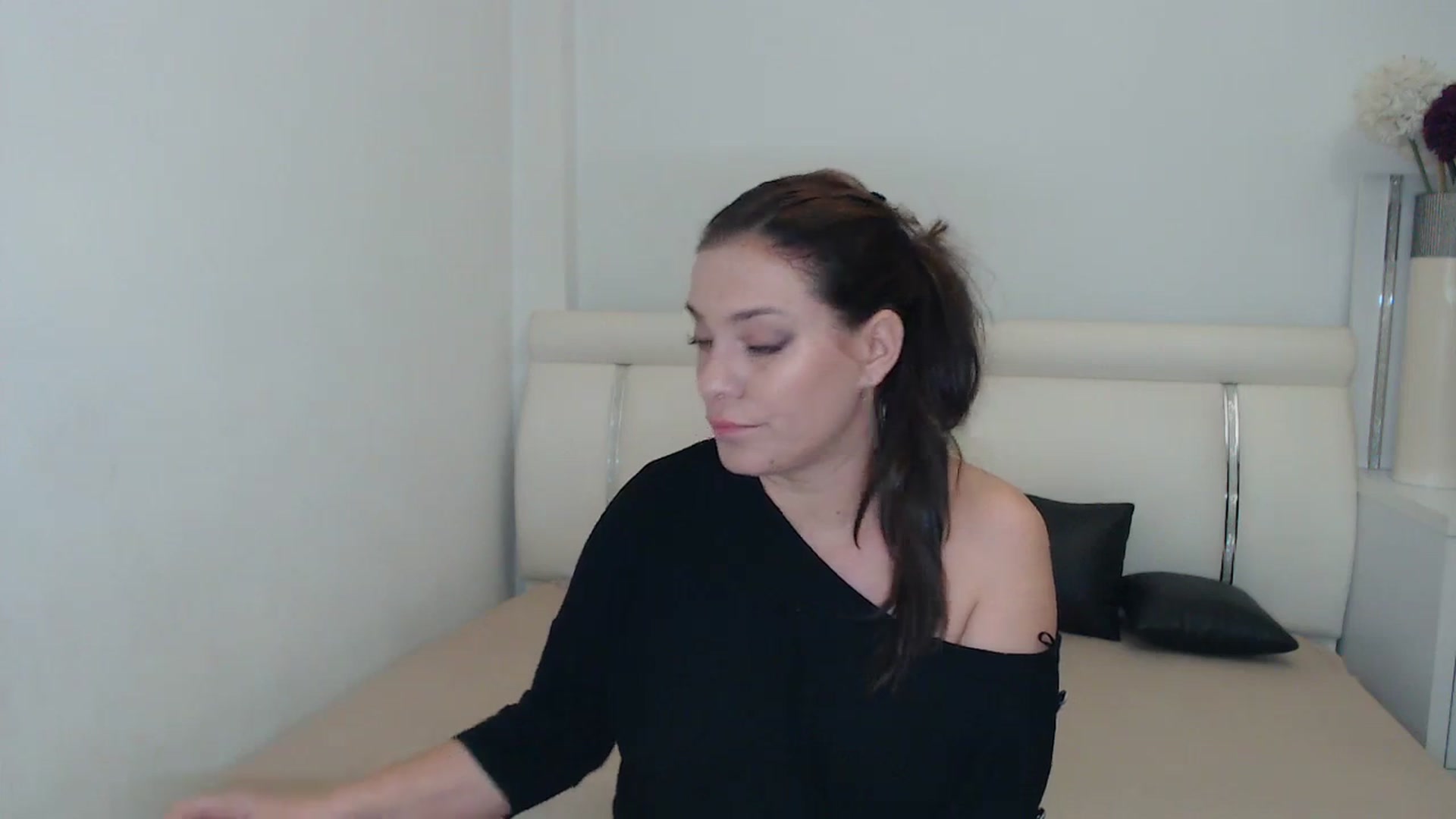 Gallery image thumbnail from MissEva0's myfreecams stream on, 11/29/2023, 22:31 image 17 of 20