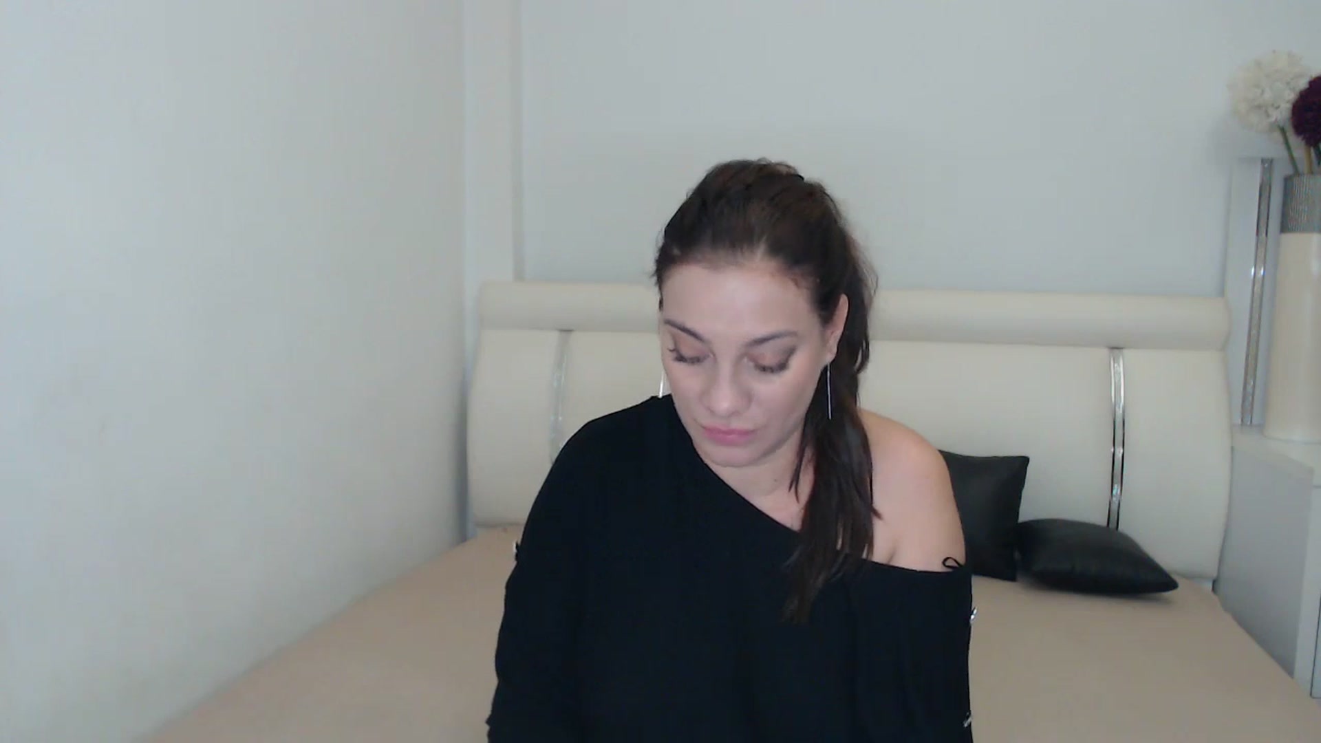 Gallery image thumbnail from MissEva0's myfreecams stream on, 11/29/2023, 22:31 image 7 of 20
