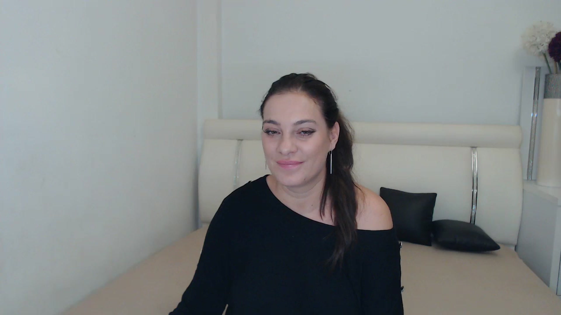 Gallery image thumbnail from MissEva0's myfreecams stream on, 11/29/2023, 23:32 image 9 of 20