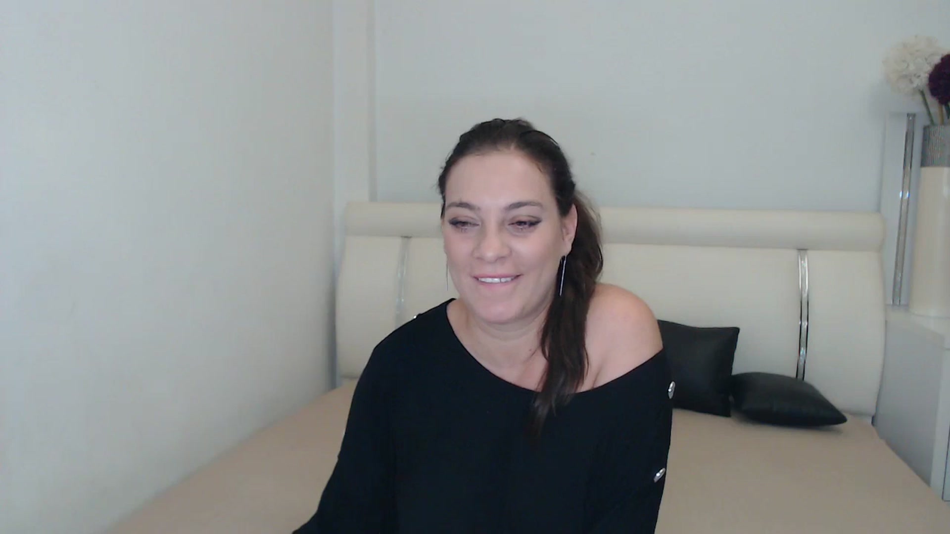 Gallery image thumbnail from MissEva0's myfreecams stream on, 11/29/2023, 23:32 image 17 of 20