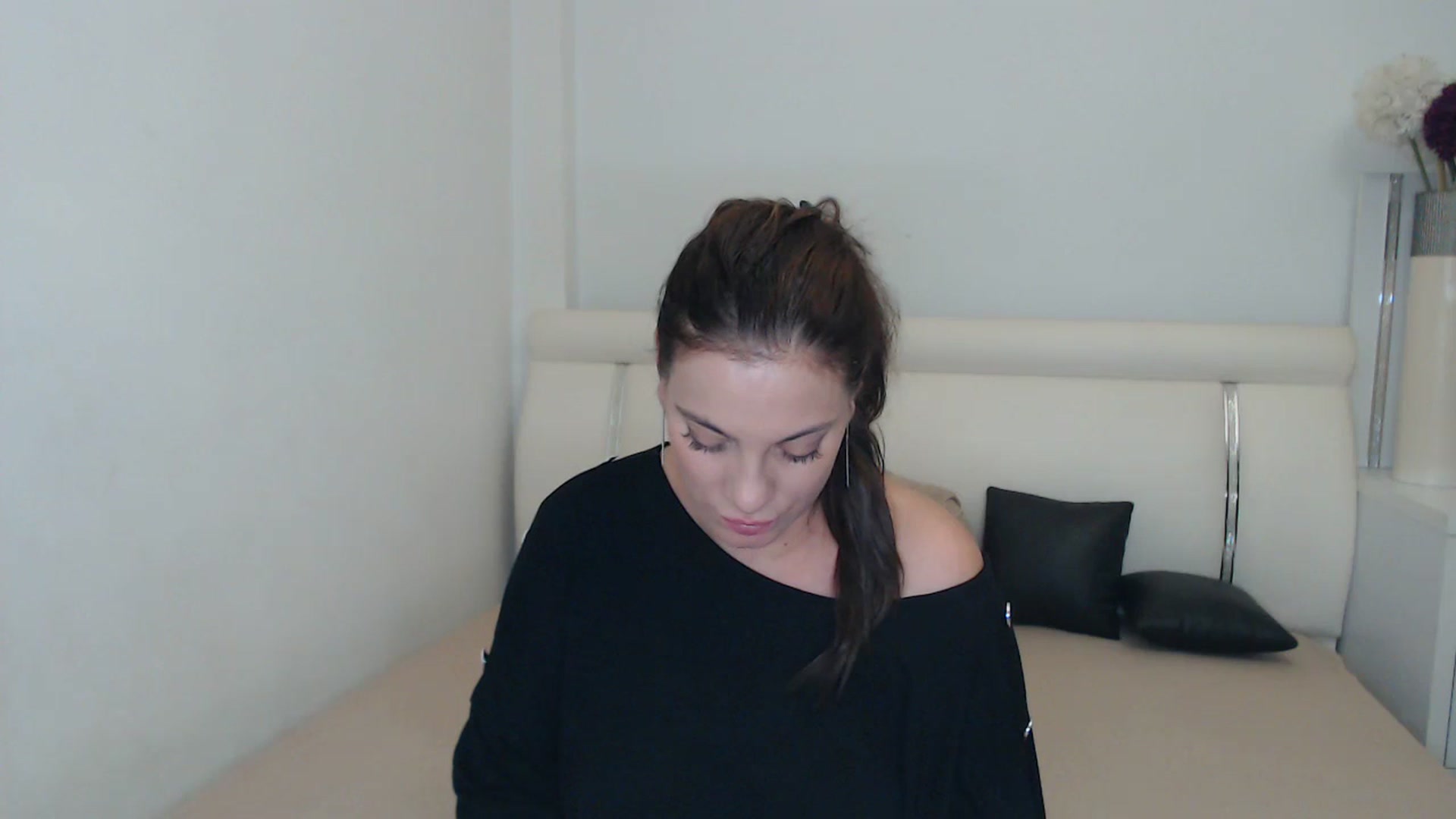 Gallery image thumbnail from MissEva0's myfreecams stream on, 11/29/2023, 23:32 image 16 of 20
