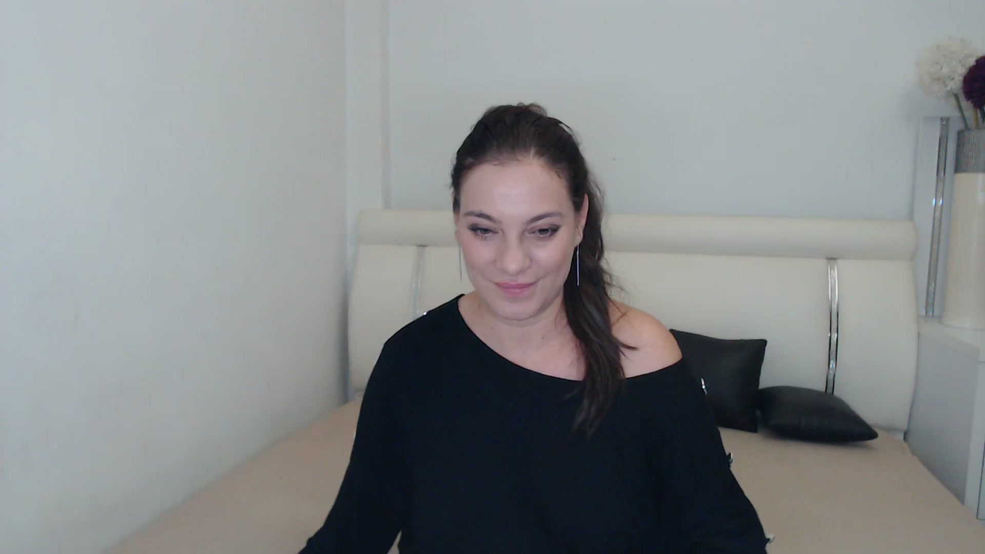 Gallery image thumbnail from MissEva0's myfreecams stream on, 11/29/2023, 23:32 image 5 of 20