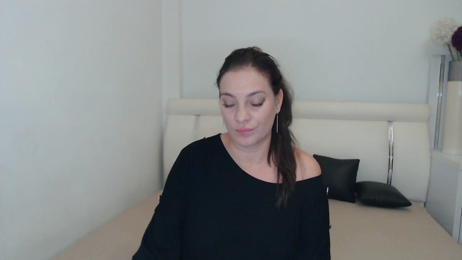 Gallery image thumbnail from MissEva0's myfreecams stream on, 11/29/2023, 23:32 image 15 of 20