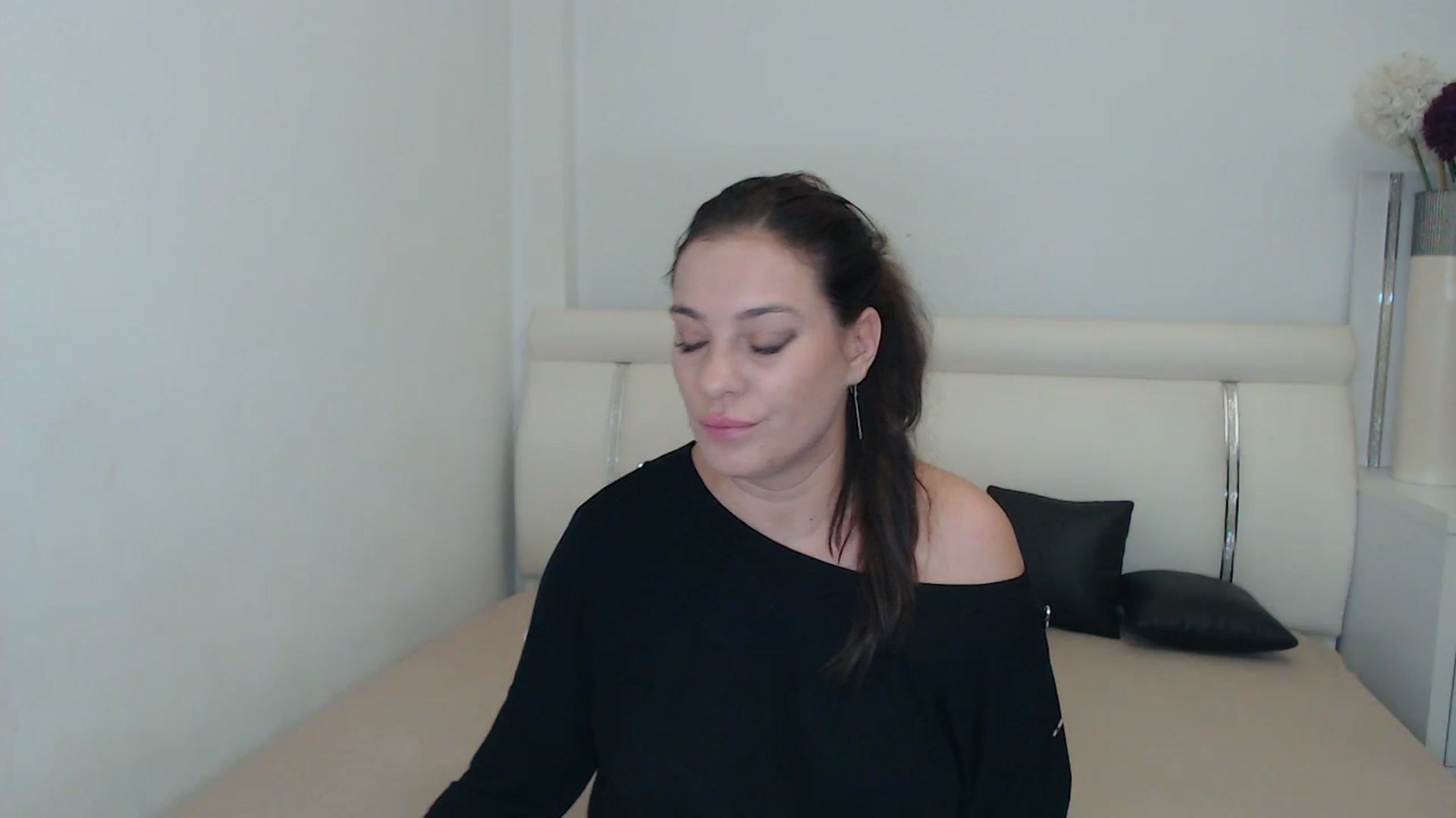 Gallery image thumbnail from MissEva0's myfreecams stream on, 11/29/2023, 23:32 image 10 of 20