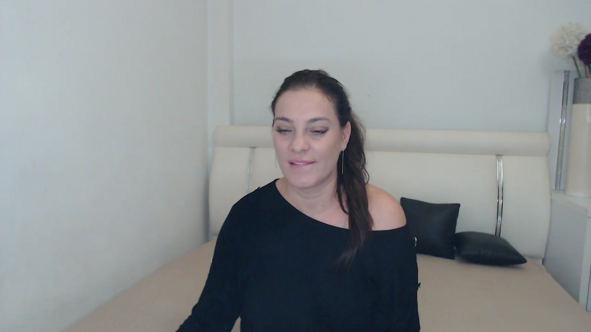 Gallery image thumbnail from MissEva0's myfreecams stream on, 11/29/2023, 23:32 image 7 of 20