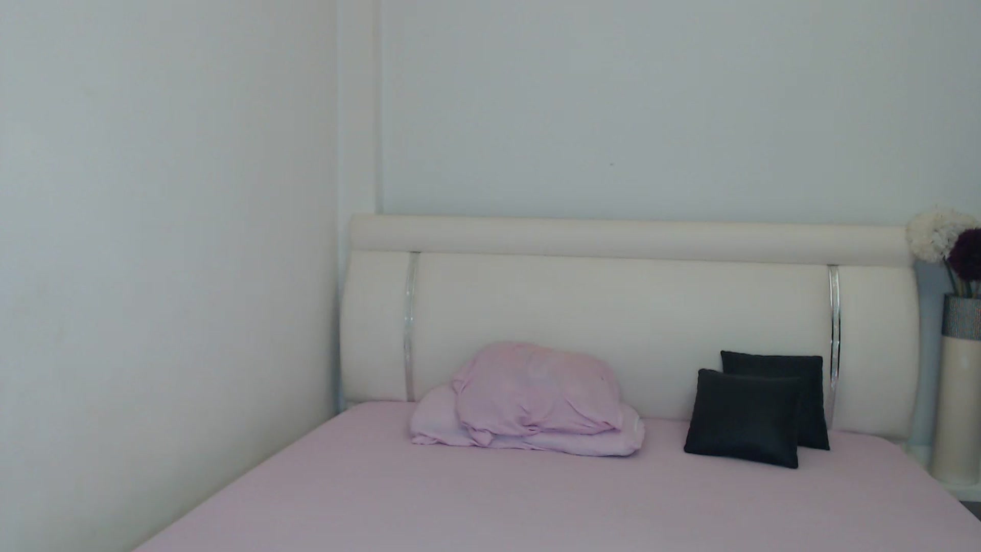 Gallery image thumbnail from MissEva0's myfreecams stream on, 12/03/2023, 14:49 image 18 of 20