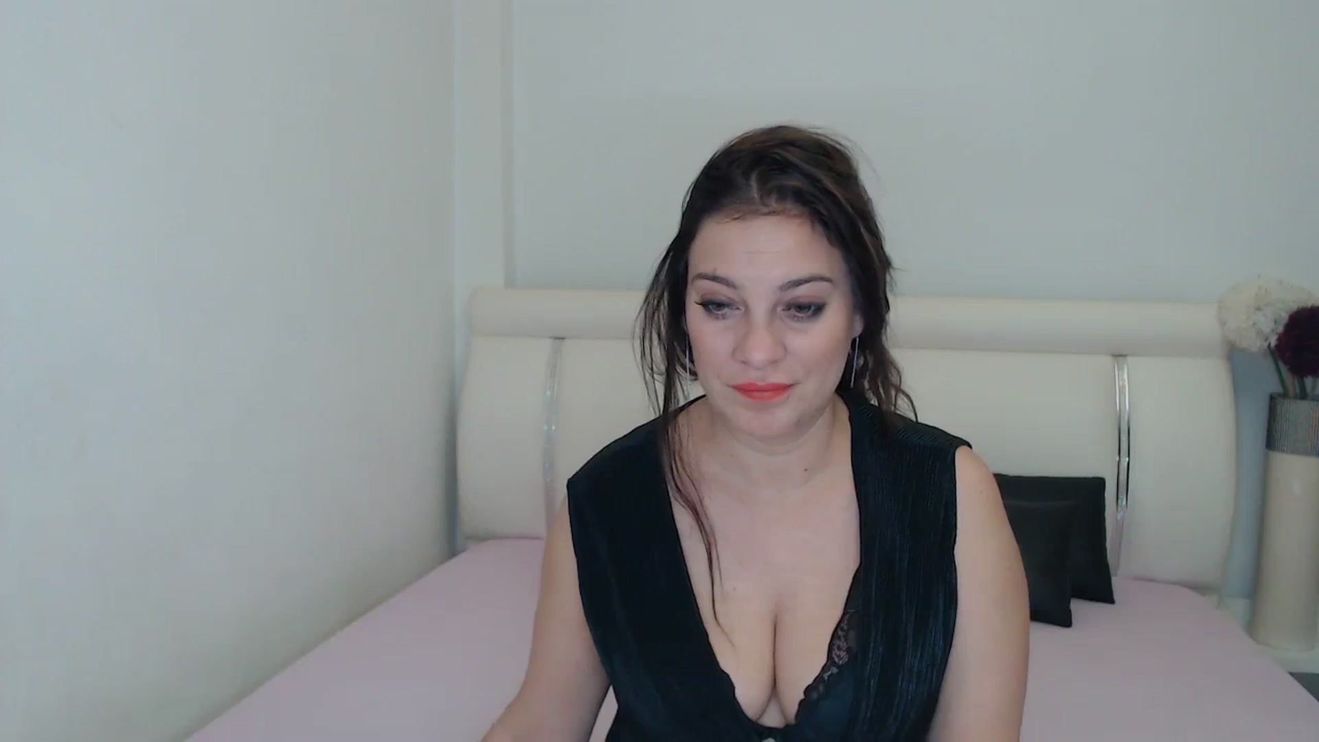 Gallery image thumbnail from MissEva0's myfreecams stream on, 12/03/2023, 14:49 image 6 of 20