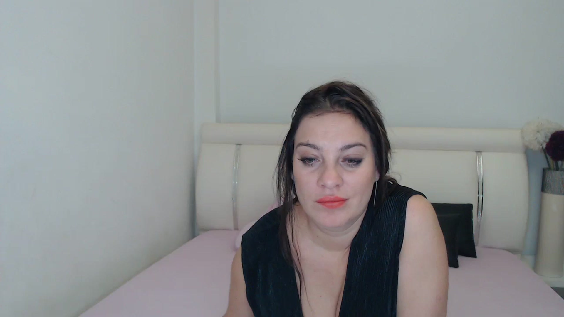 Gallery image thumbnail from MissEva0's myfreecams stream on, 12/03/2023, 14:49 image 12 of 20