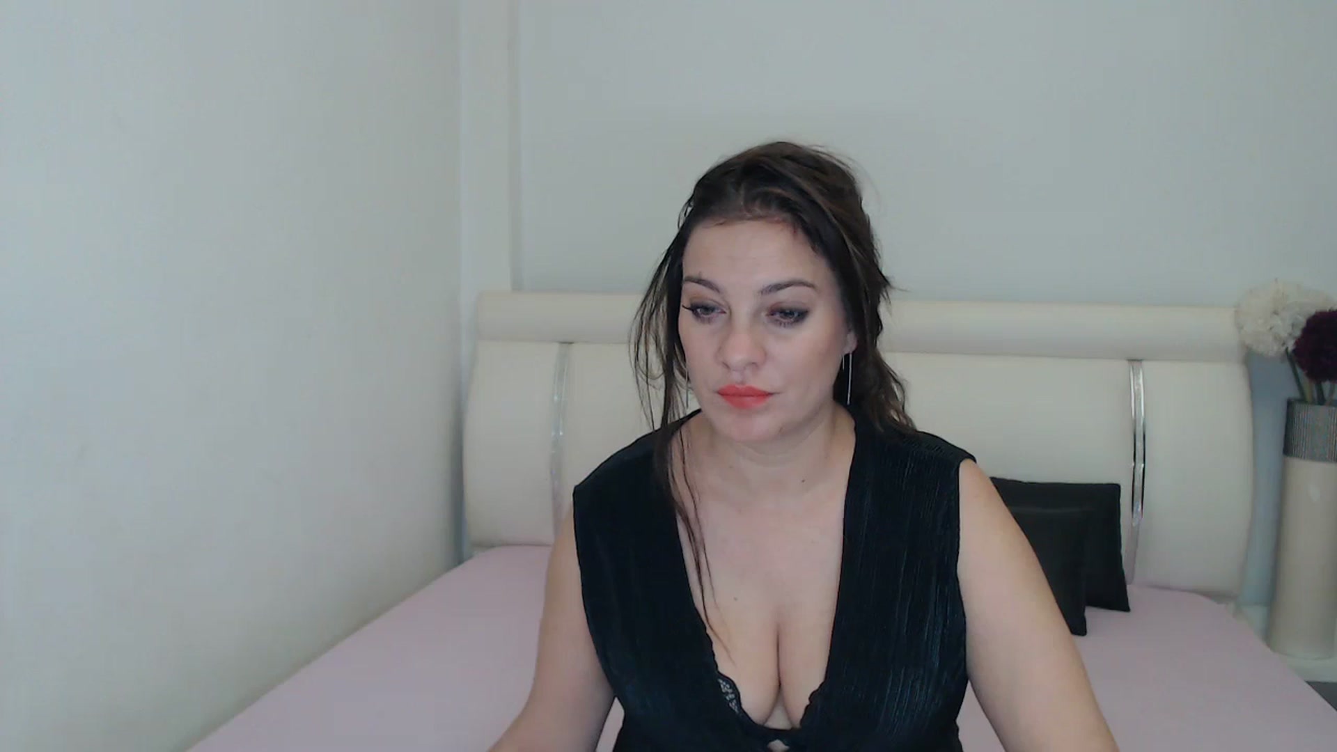 Gallery image thumbnail from MissEva0's myfreecams stream on, 12/03/2023, 14:49 image 8 of 20