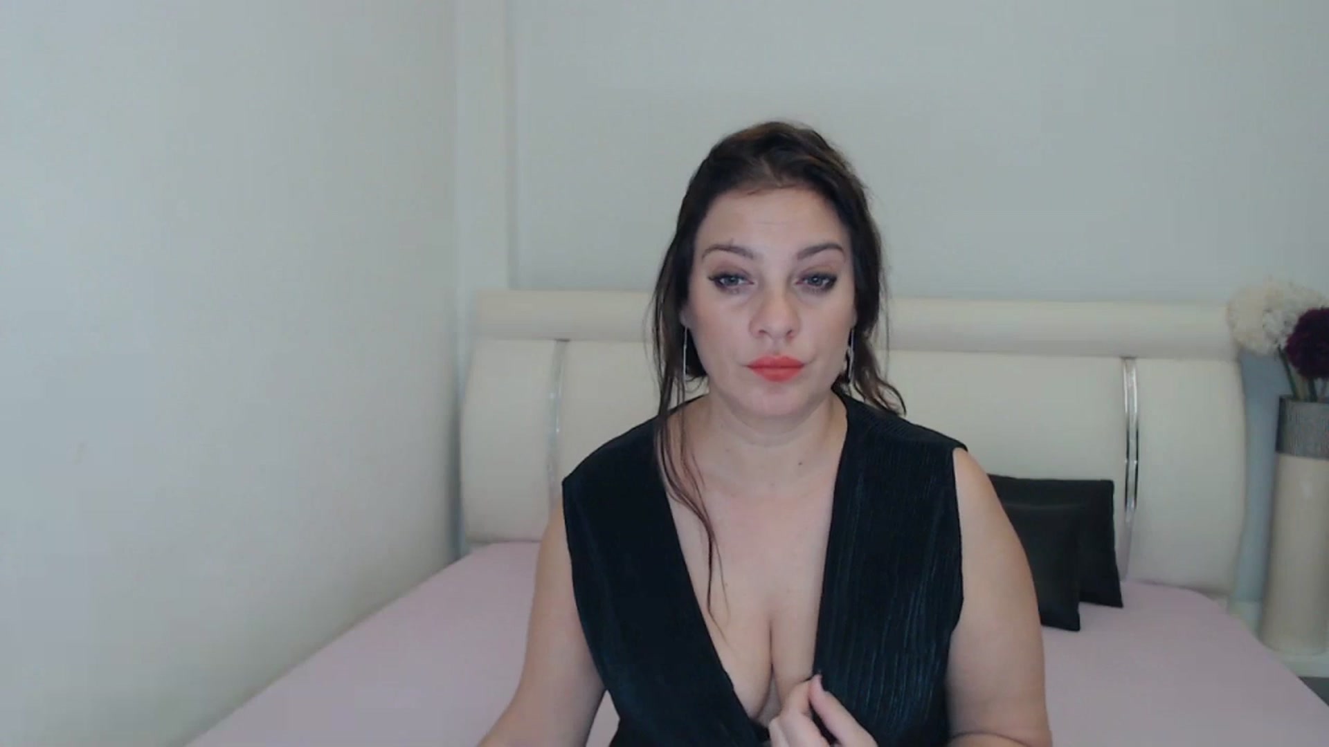 Gallery image thumbnail from MissEva0's myfreecams stream on, 12/03/2023, 14:49 image 11 of 20