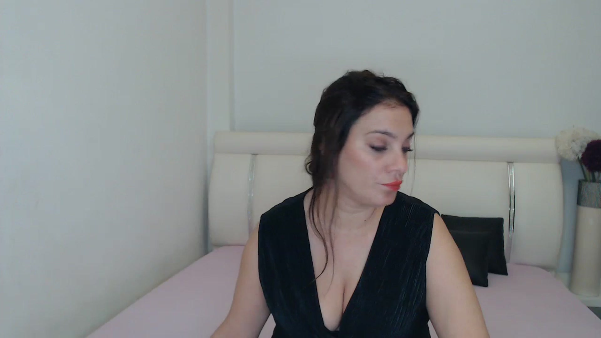 Gallery image thumbnail from MissEva0's myfreecams stream on, 12/03/2023, 14:49 image 19 of 20