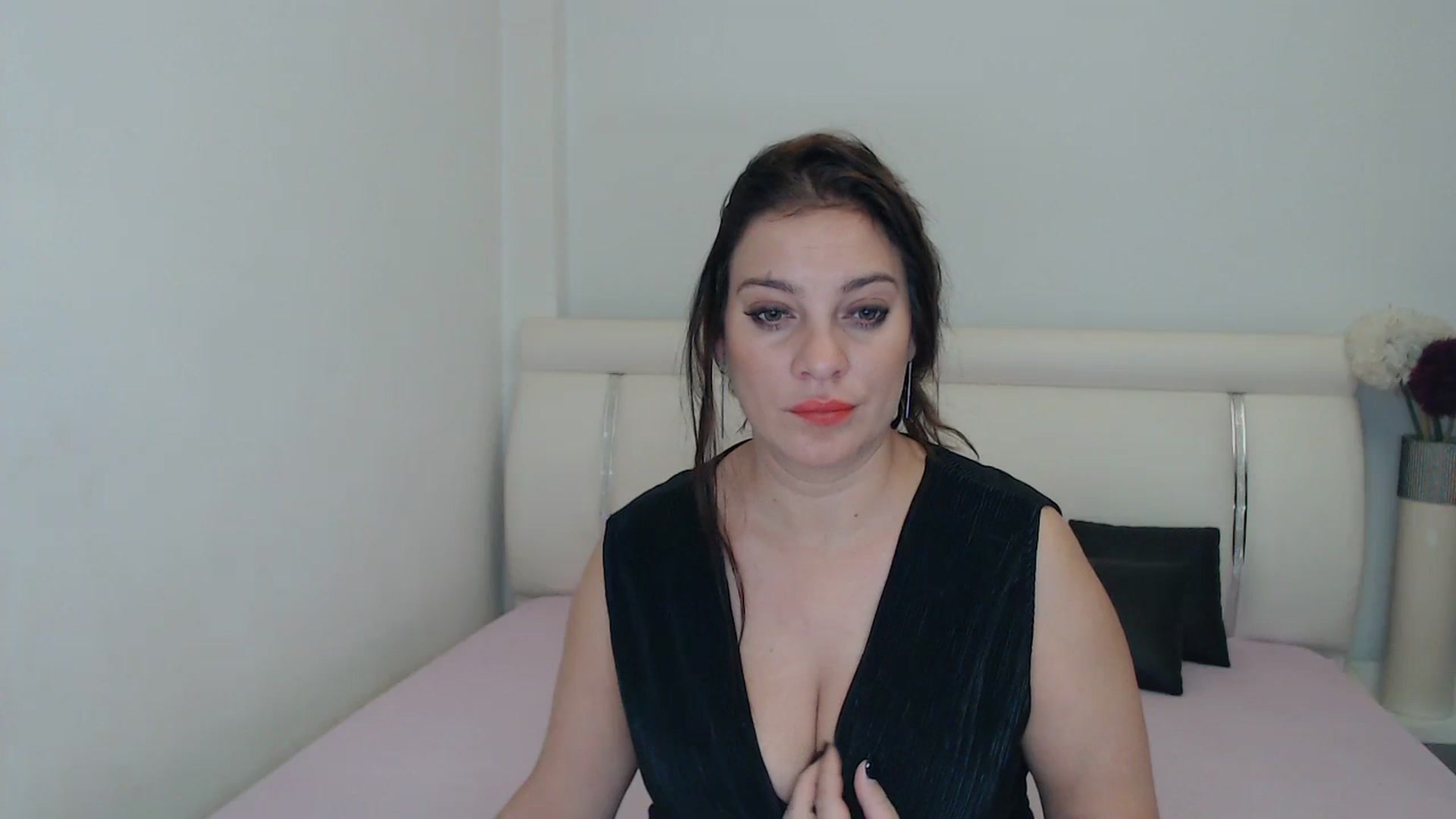 Gallery image thumbnail from MissEva0's myfreecams stream on, 12/03/2023, 14:49 image 20 of 20