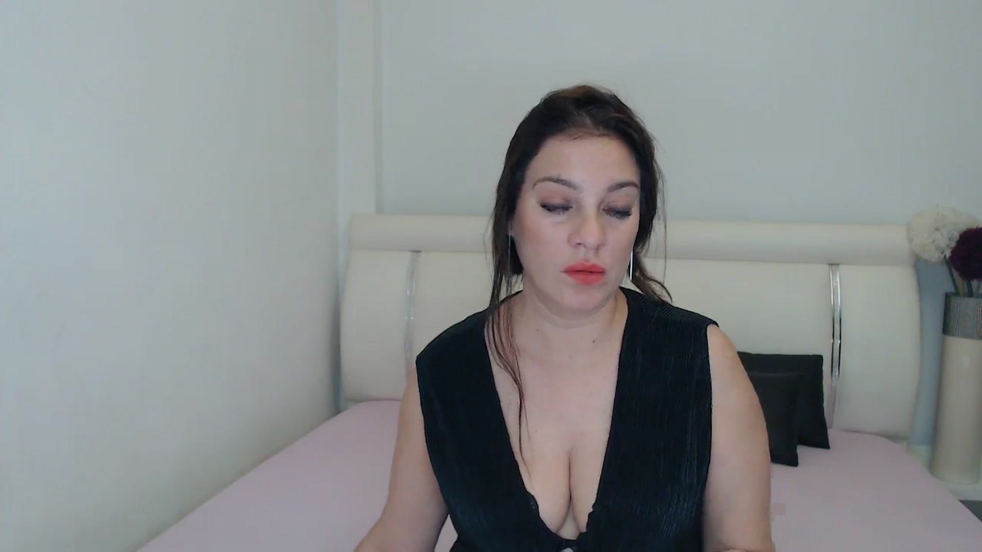 Gallery image thumbnail from MissEva0's myfreecams stream on, 12/03/2023, 14:49 image 10 of 20