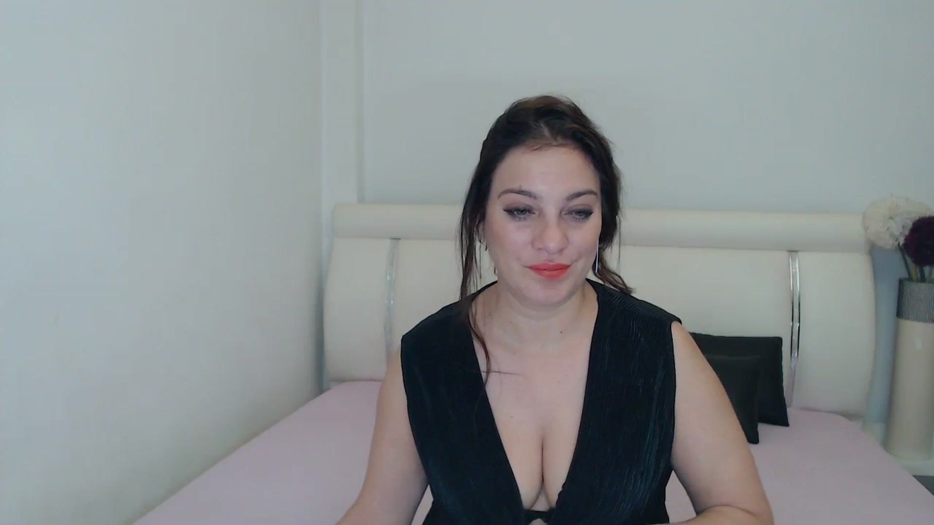 Gallery image thumbnail from MissEva0's myfreecams stream on, 12/03/2023, 14:49 image 16 of 20