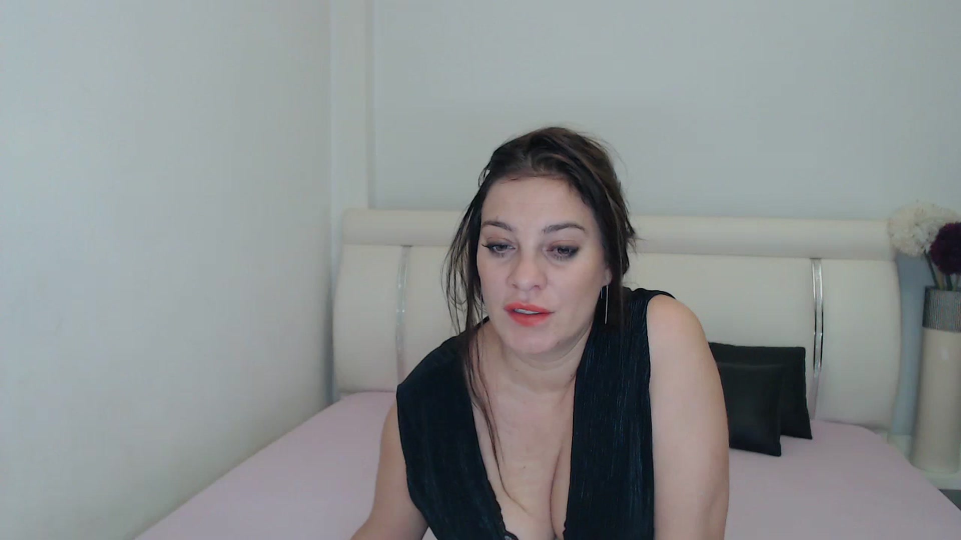 Gallery image thumbnail from MissEva0's myfreecams stream on, 12/03/2023, 14:49 image 4 of 20