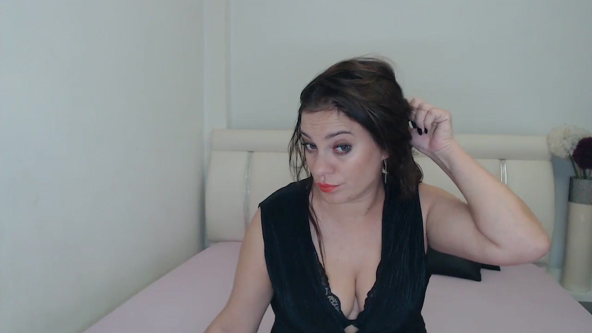 Gallery image thumbnail from MissEva0's myfreecams stream on, 12/03/2023, 14:49 image 2 of 20