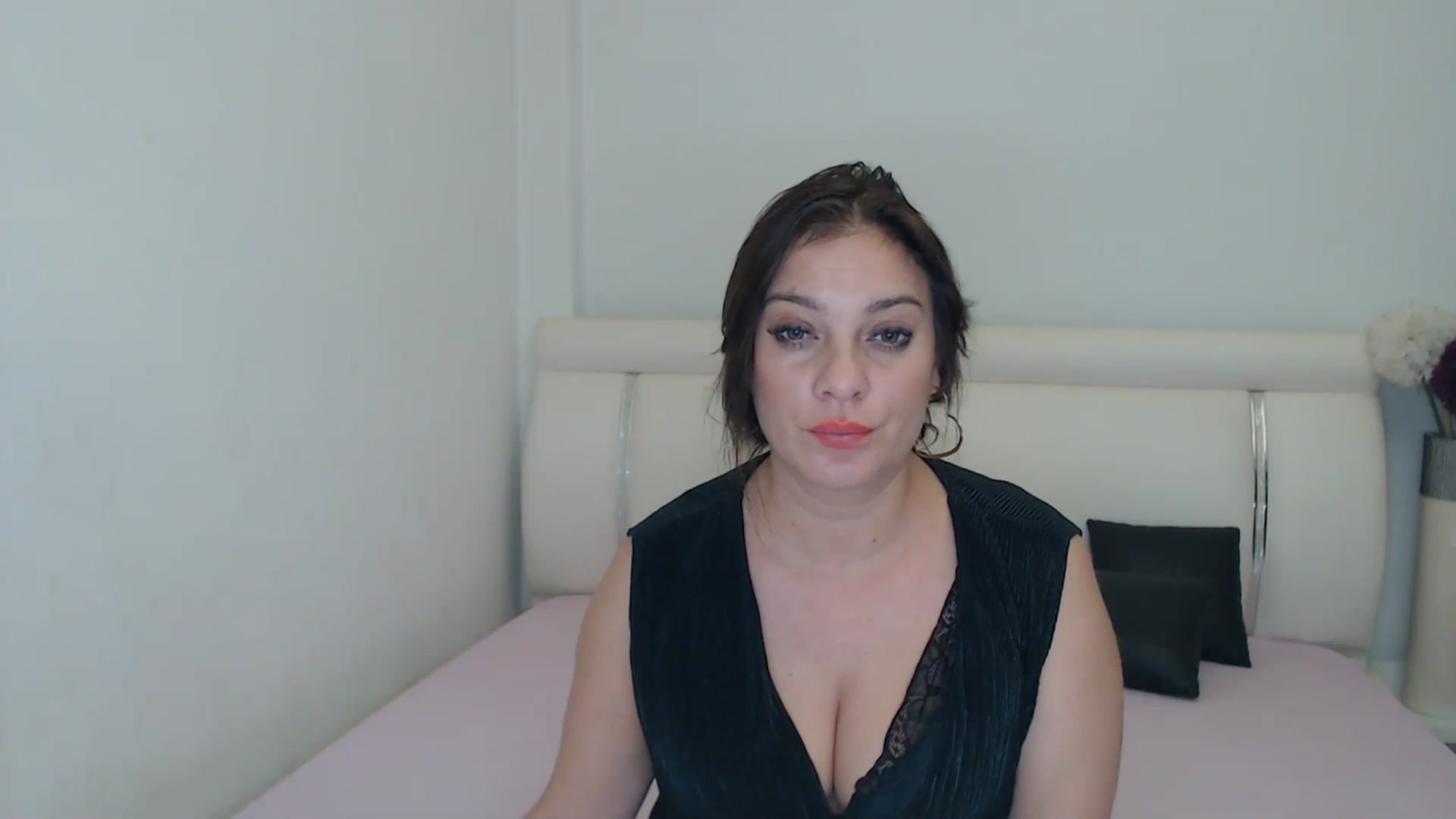Gallery image thumbnail from MissEva0's myfreecams stream on, 12/03/2023, 18:40 image 19 of 20