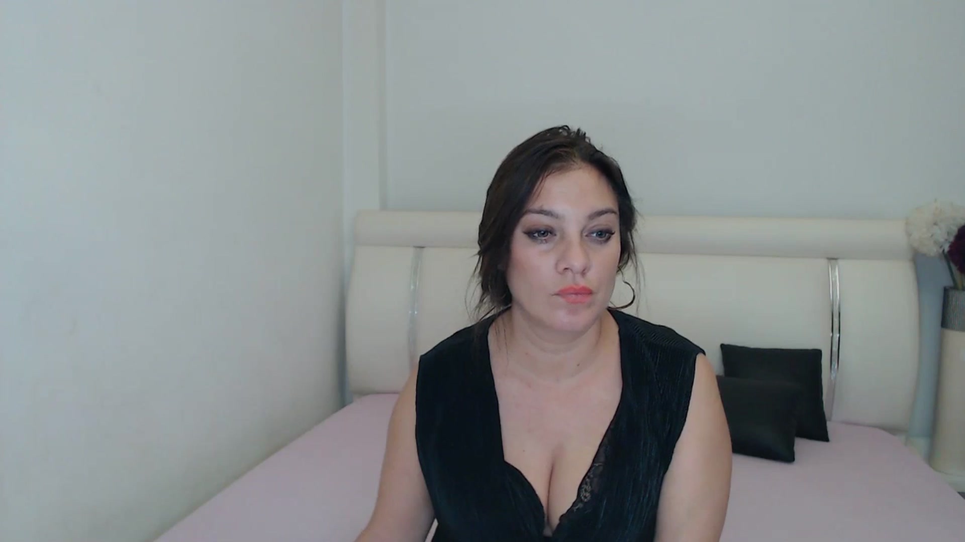 Gallery image thumbnail from MissEva0's myfreecams stream on, 12/03/2023, 18:59 image 13 of 20