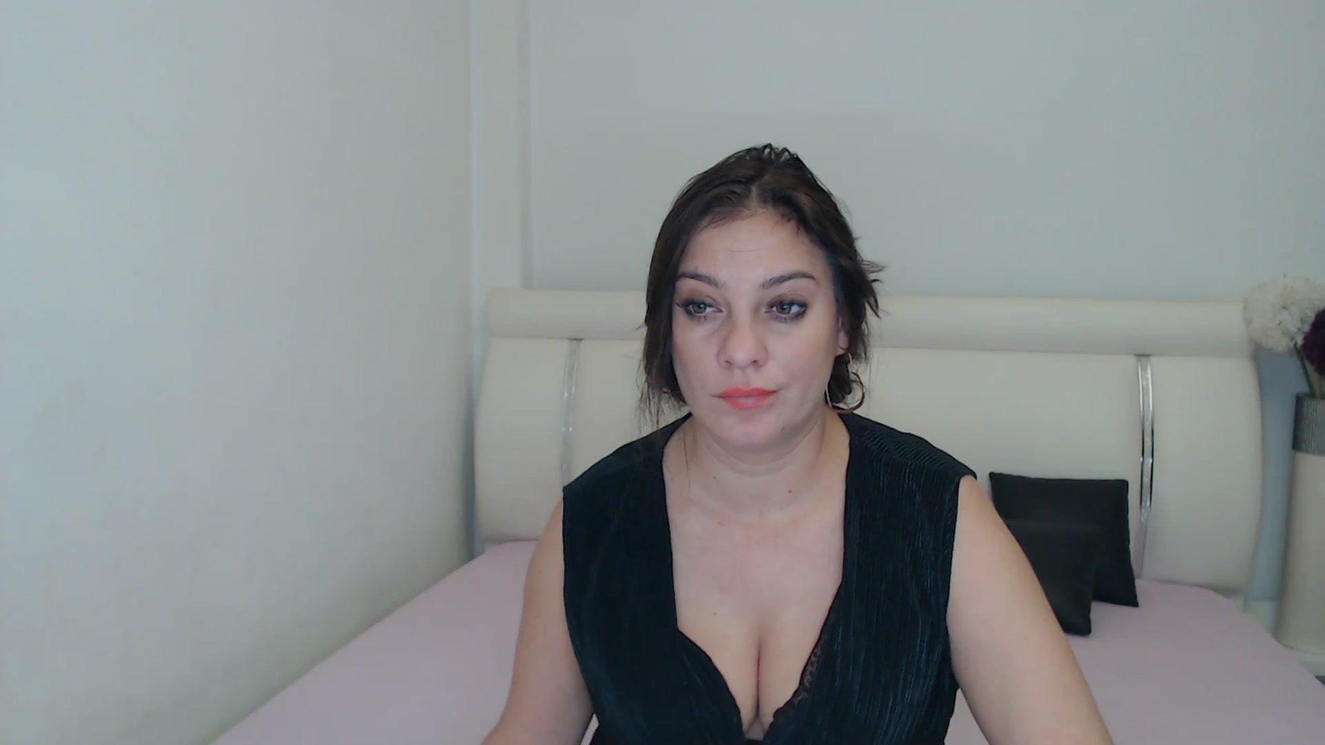 Gallery image thumbnail from MissEva0's myfreecams stream on, 12/03/2023, 18:59 image 6 of 20