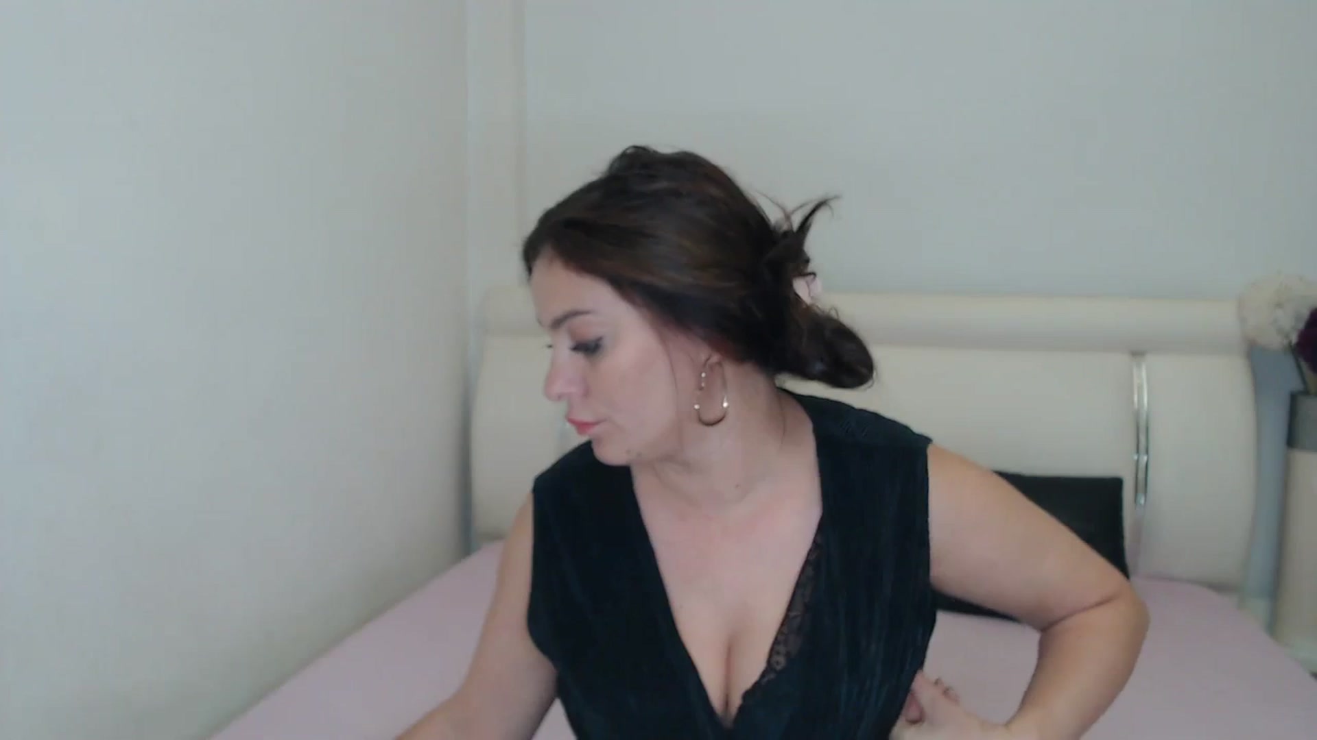 Gallery image thumbnail from MissEva0's myfreecams stream on, 12/03/2023, 18:59 image 18 of 20