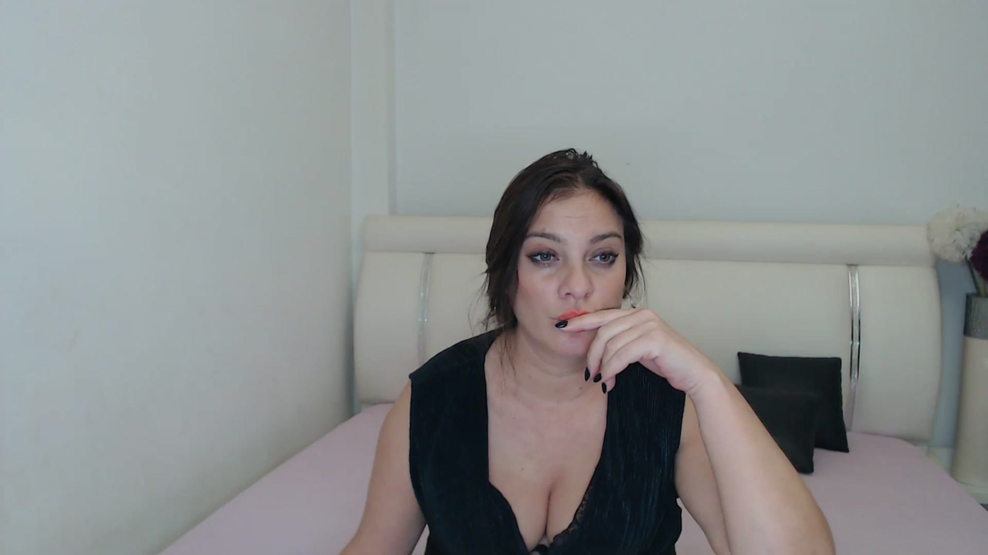 Gallery image thumbnail from MissEva0's myfreecams stream on, 12/03/2023, 18:59 image 1 of 20