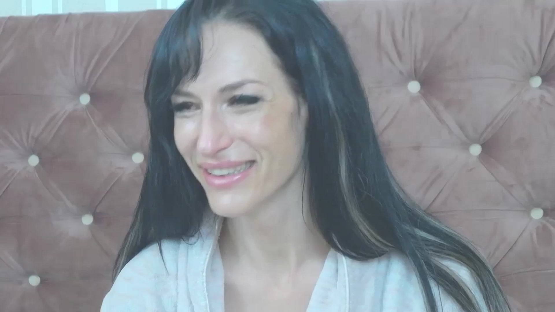 Gallery image thumbnail from MissEvaLoren's myfreecams stream on, 10/17/2023, 09:20 image 3 of 20