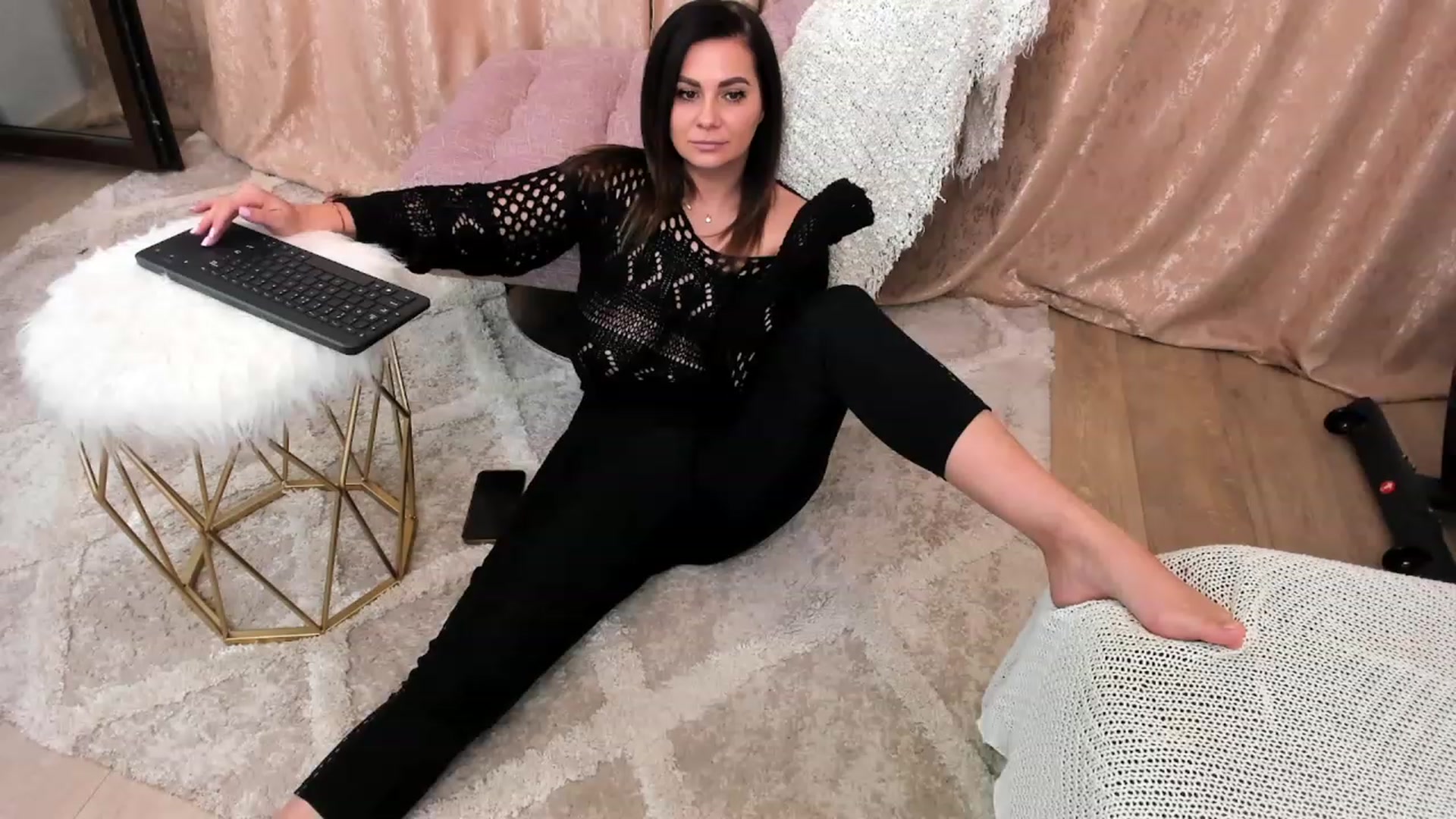 Gallery image thumbnail from MissFairy's myfreecams stream on, 12/08/2022, 23:18 image 18 of 20