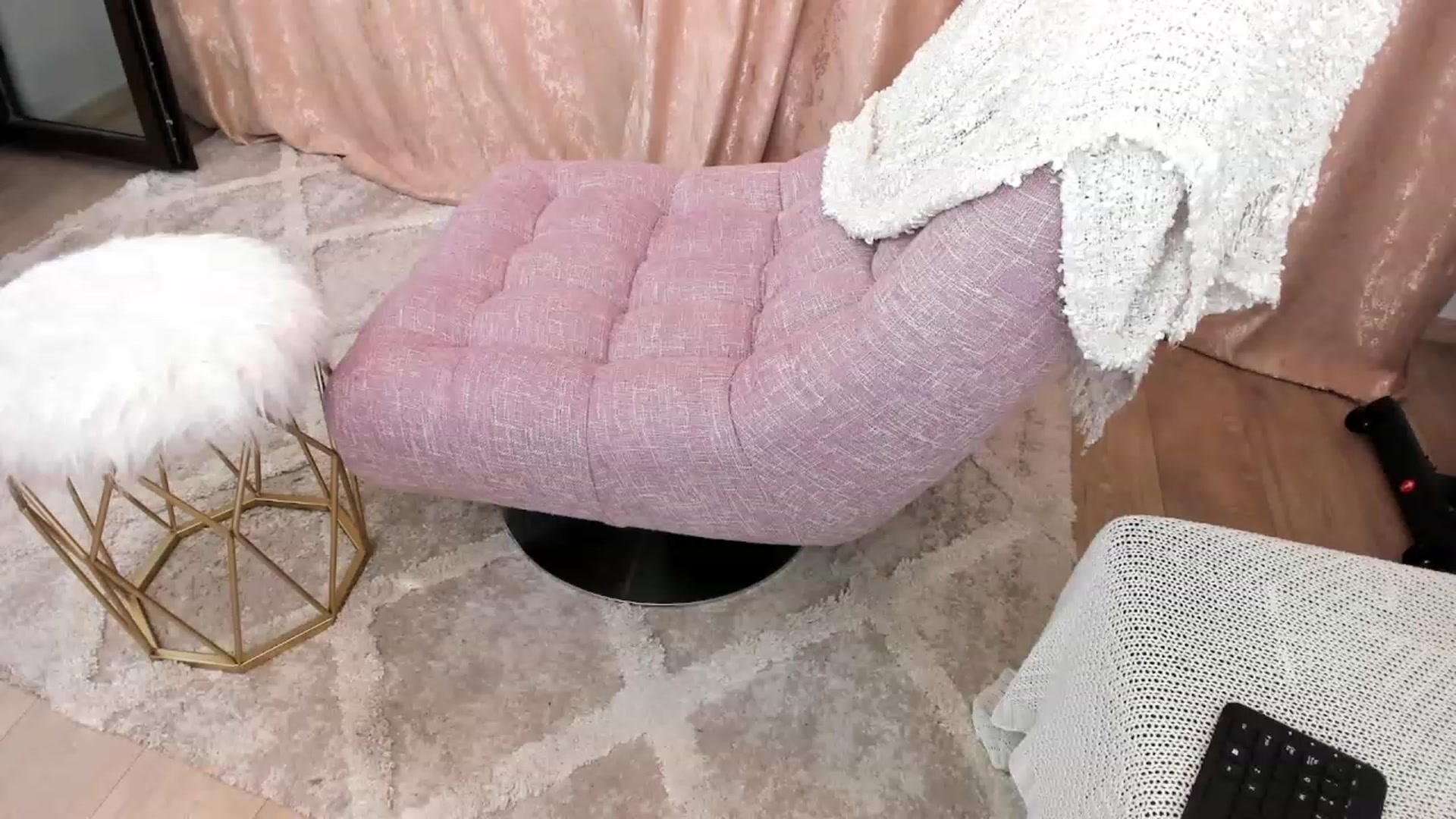 Gallery image thumbnail from MissFairy's myfreecams stream on, 12/17/2022, 01:21 image 3 of 20
