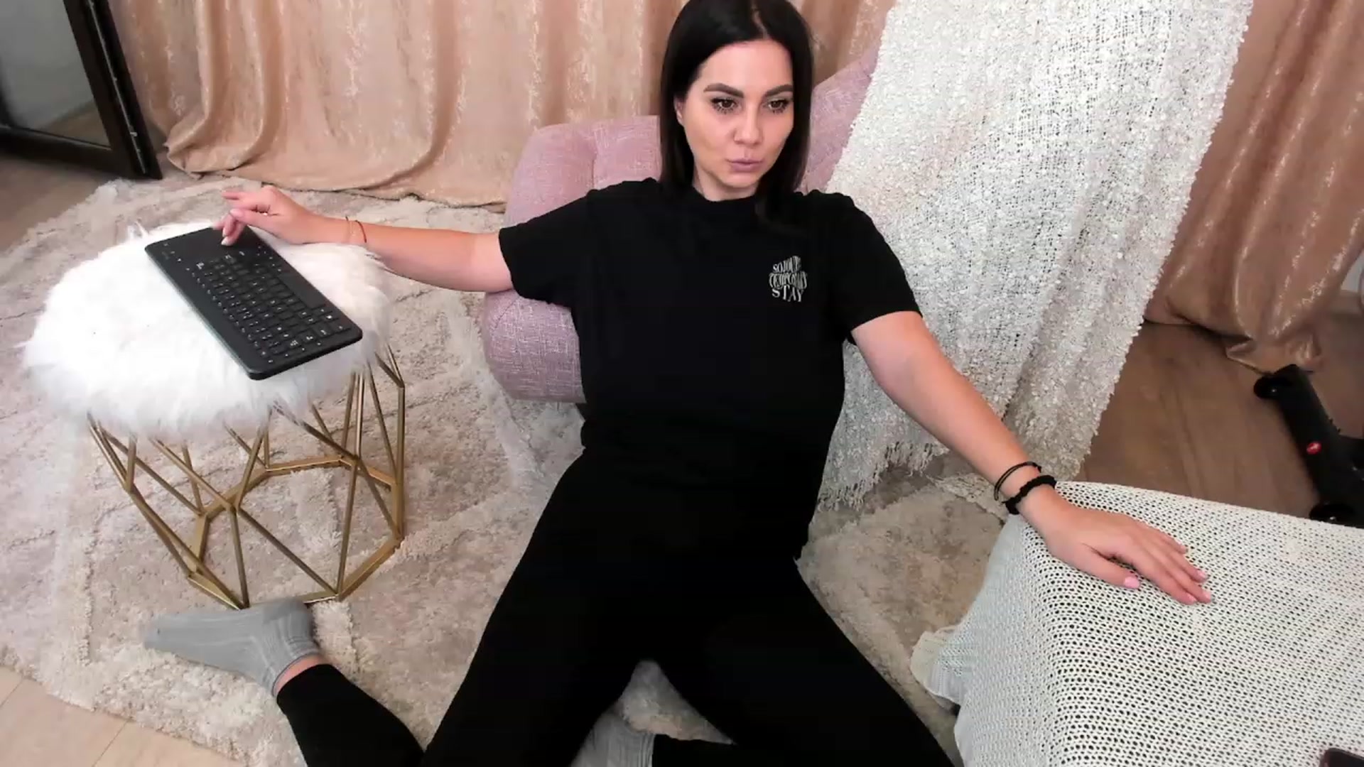 Gallery image thumbnail from MissFairy's myfreecams stream on, 12/17/2022, 12:17 image 12 of 20