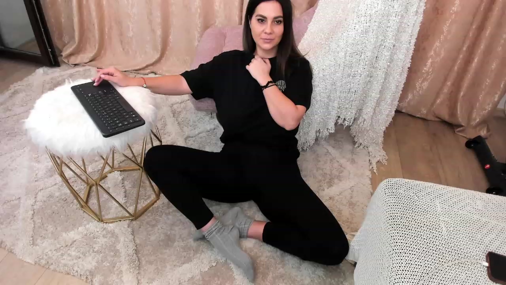 Gallery image thumbnail from MissFairy's myfreecams stream on, 12/17/2022, 12:17 image 14 of 20