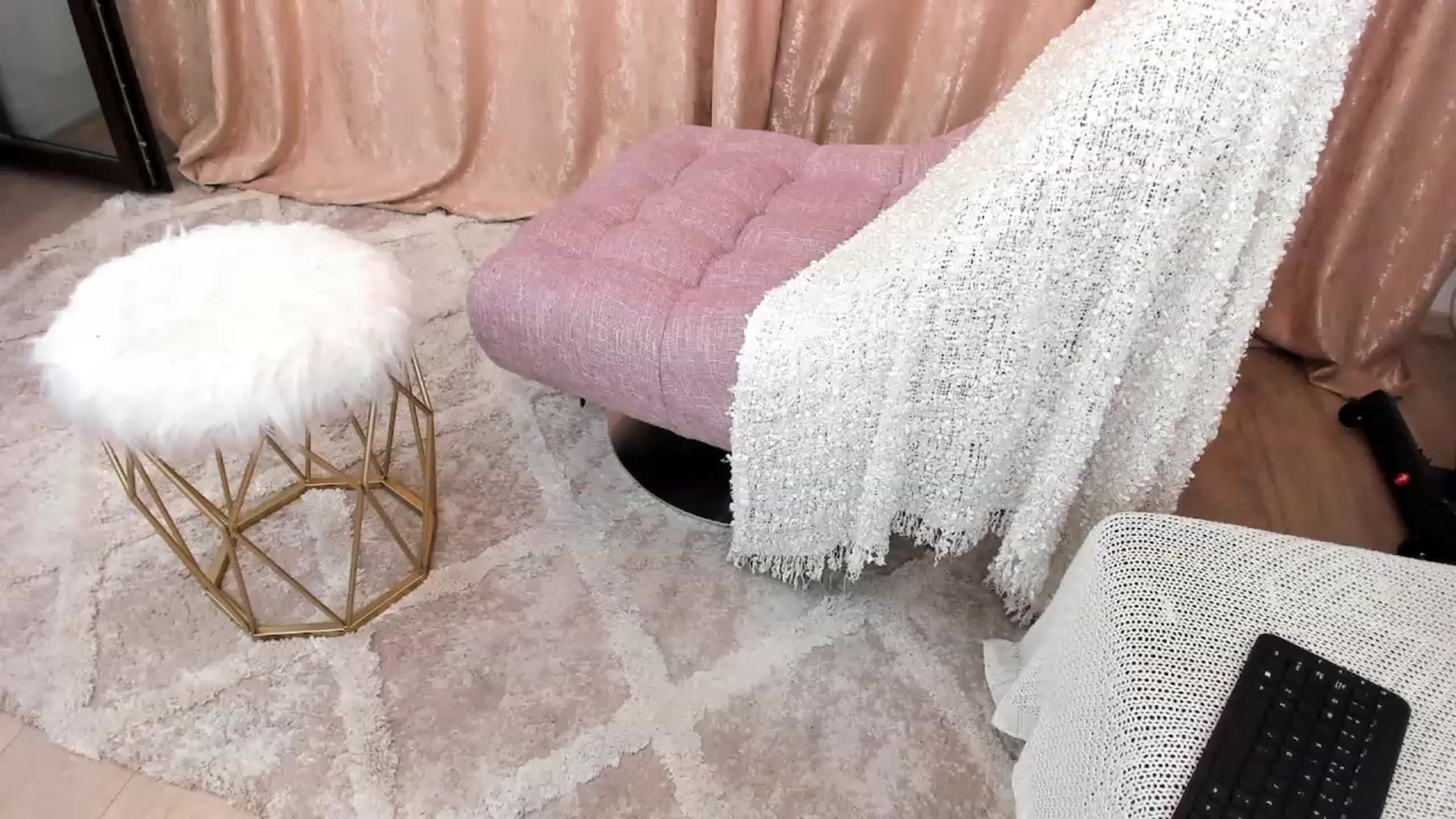 Gallery image thumbnail from MissFairy's myfreecams stream on, 12/17/2022, 14:21 image 1 of 20