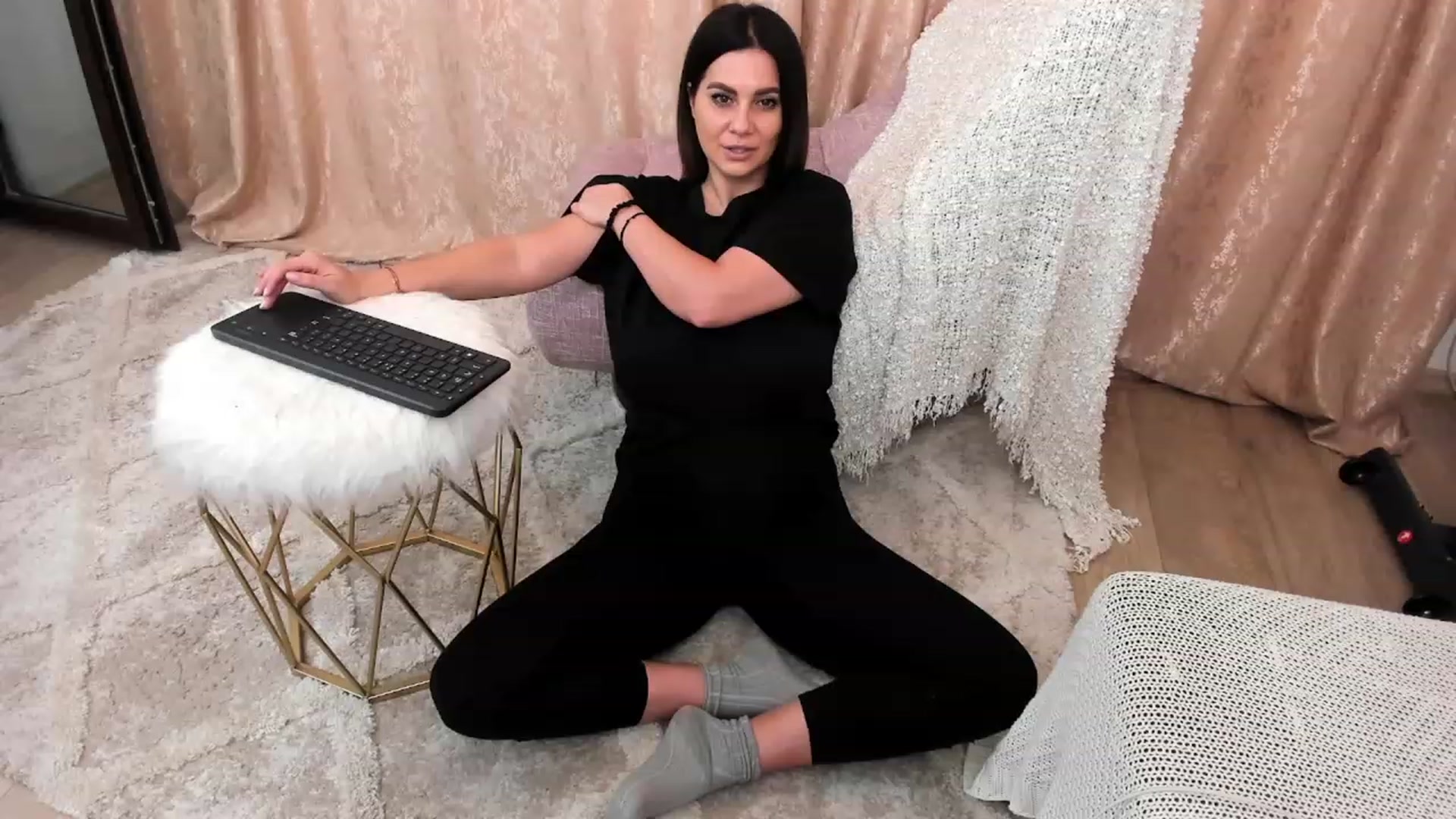 Gallery image thumbnail from MissFairy's myfreecams stream on, 12/17/2022, 14:21 image 6 of 20