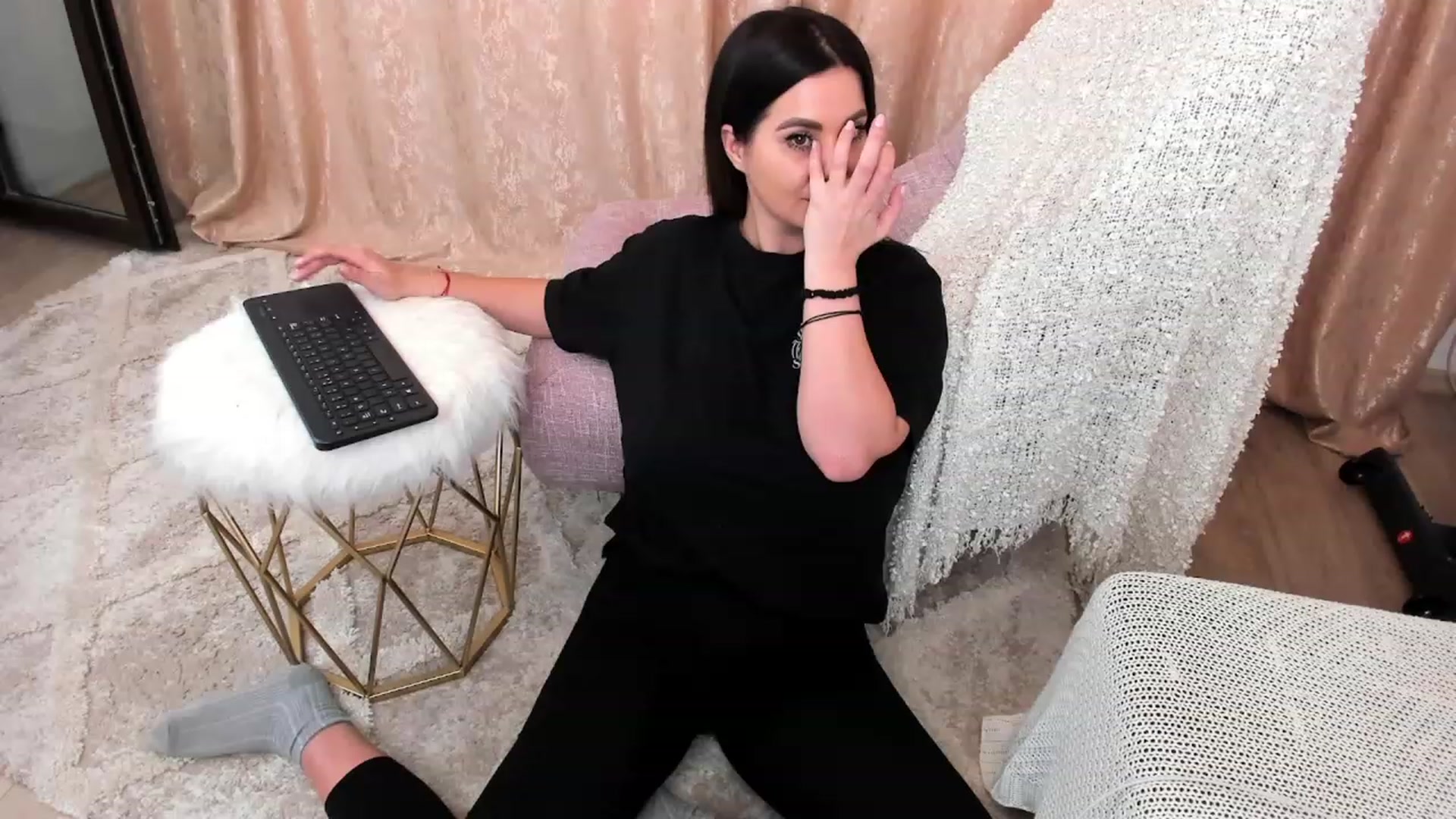 Gallery image thumbnail from MissFairy's myfreecams stream on, 12/17/2022, 14:21 image 5 of 20