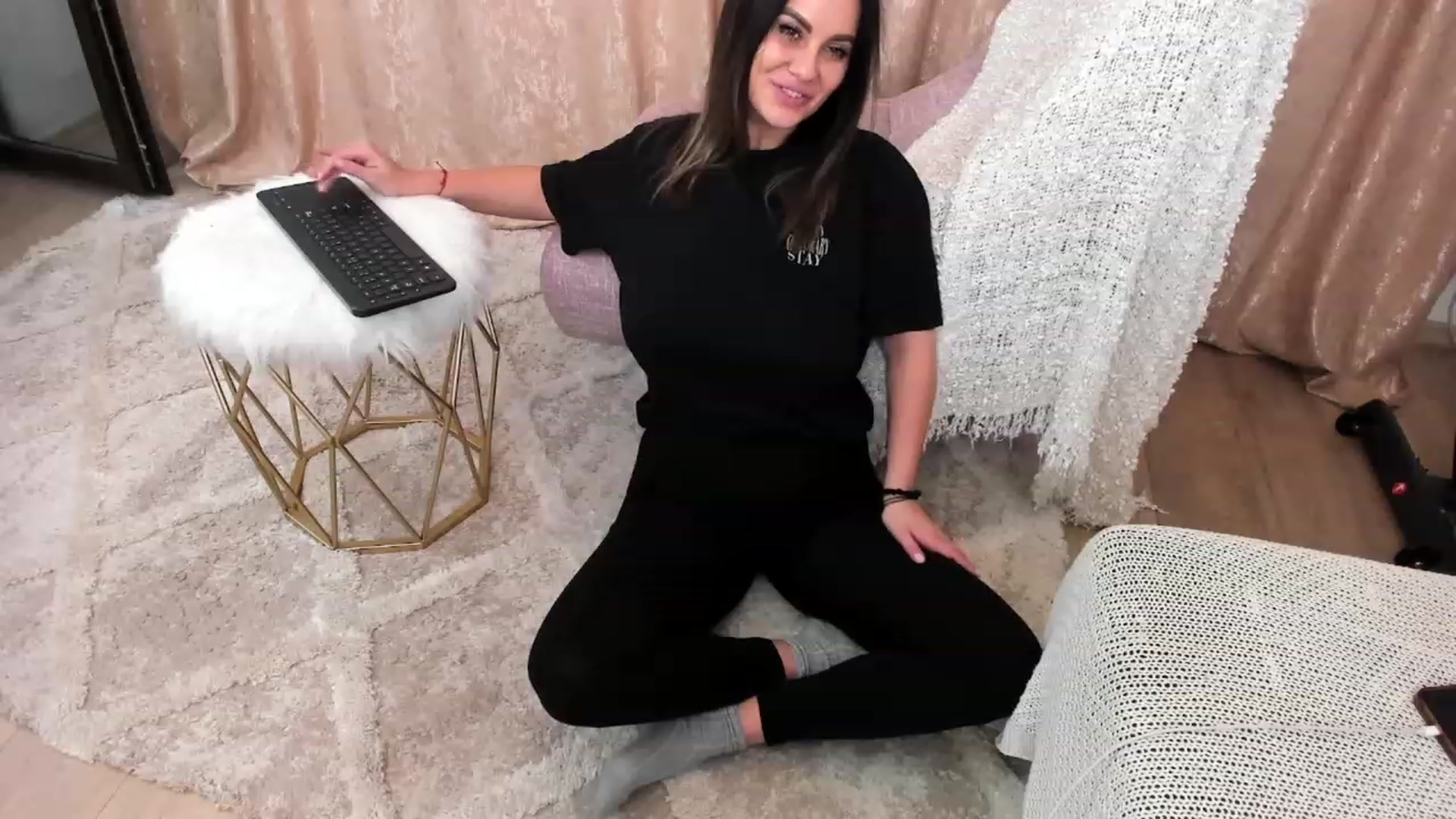 Gallery image thumbnail from MissFairy's myfreecams stream on, 12/17/2022, 14:21 image 19 of 20