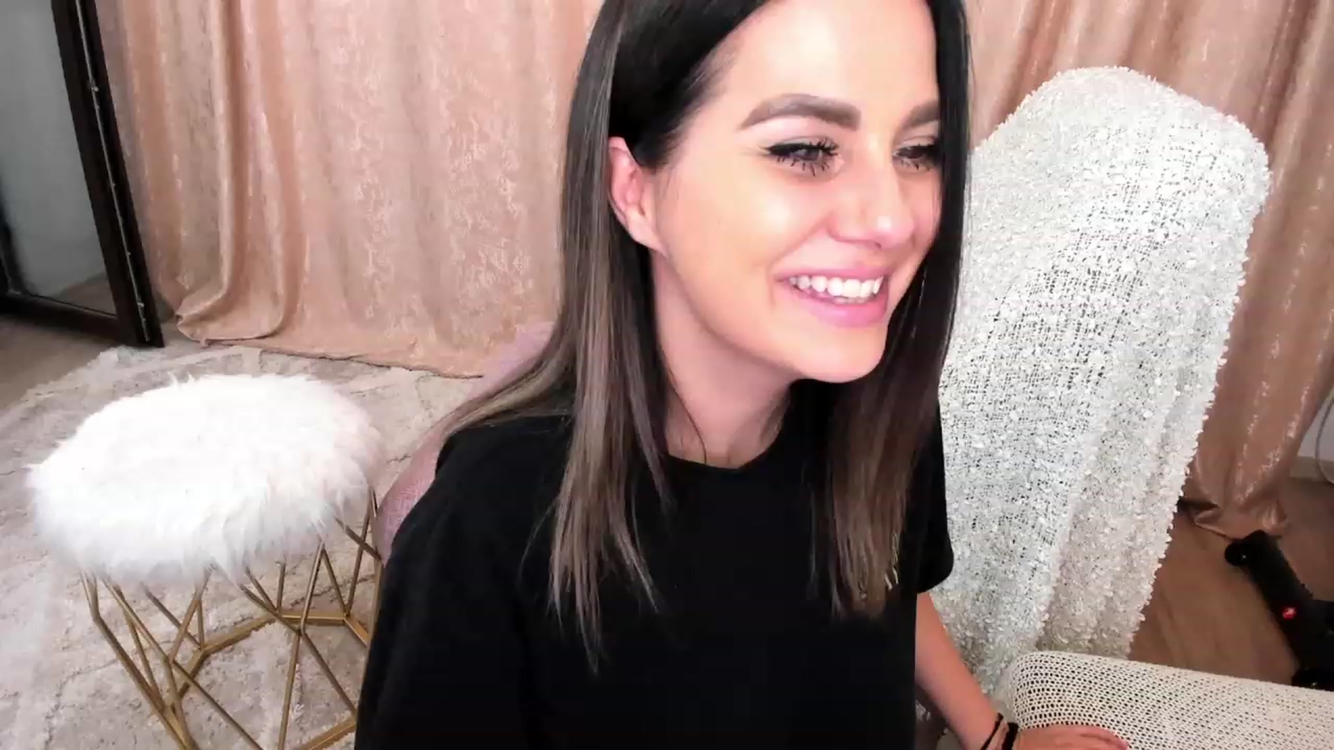 Gallery image thumbnail from MissFairy's myfreecams stream on, 12/17/2022, 14:21 image 11 of 20
