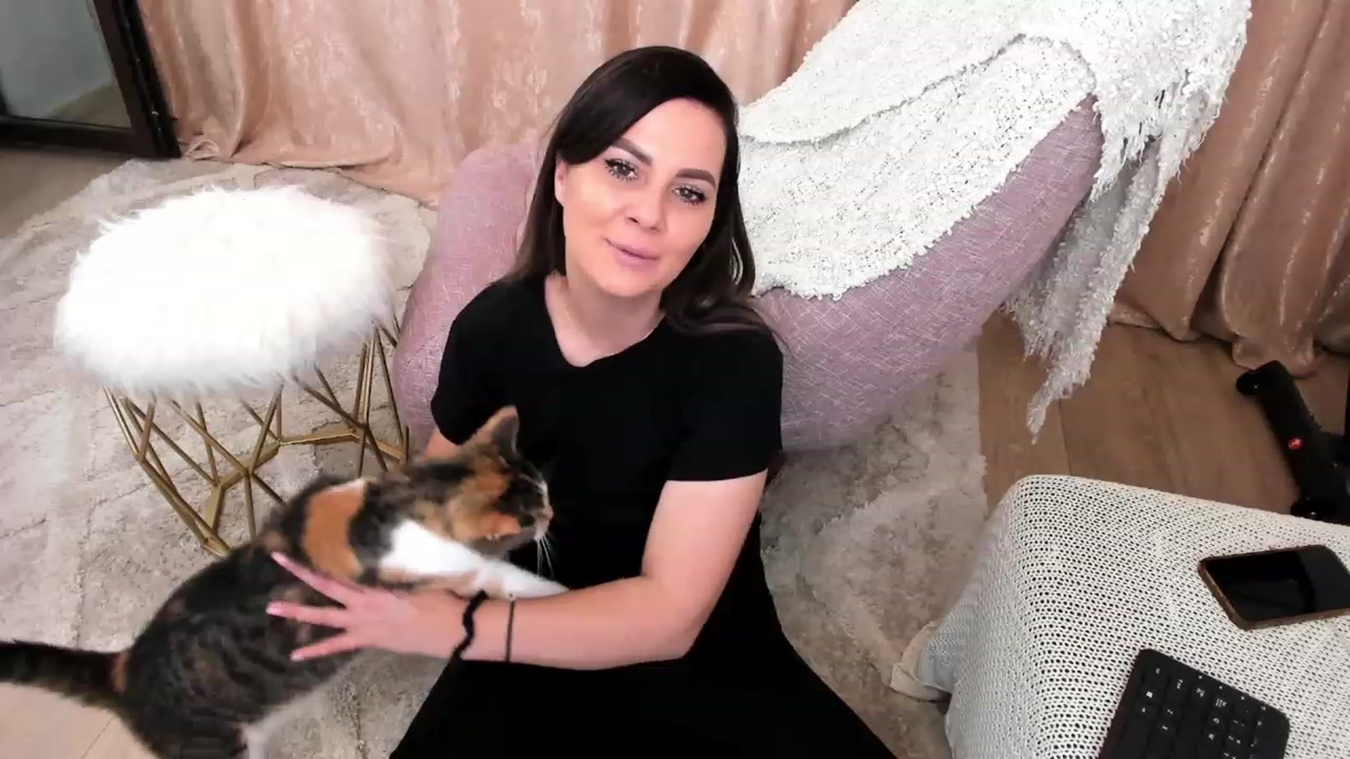 Gallery image thumbnail from MissFairy's myfreecams stream on, 12/18/2022, 20:50 image 10 of 20